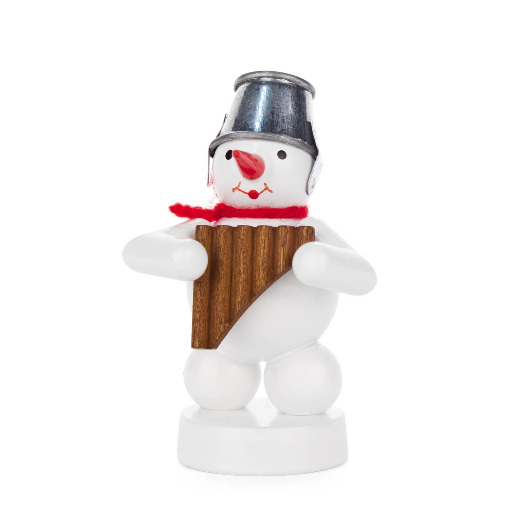 A small snowman figurine with a red scarf and a metal bucket hat, holding a wooden pan flute. im Dregeno Online Shop günstig kaufen