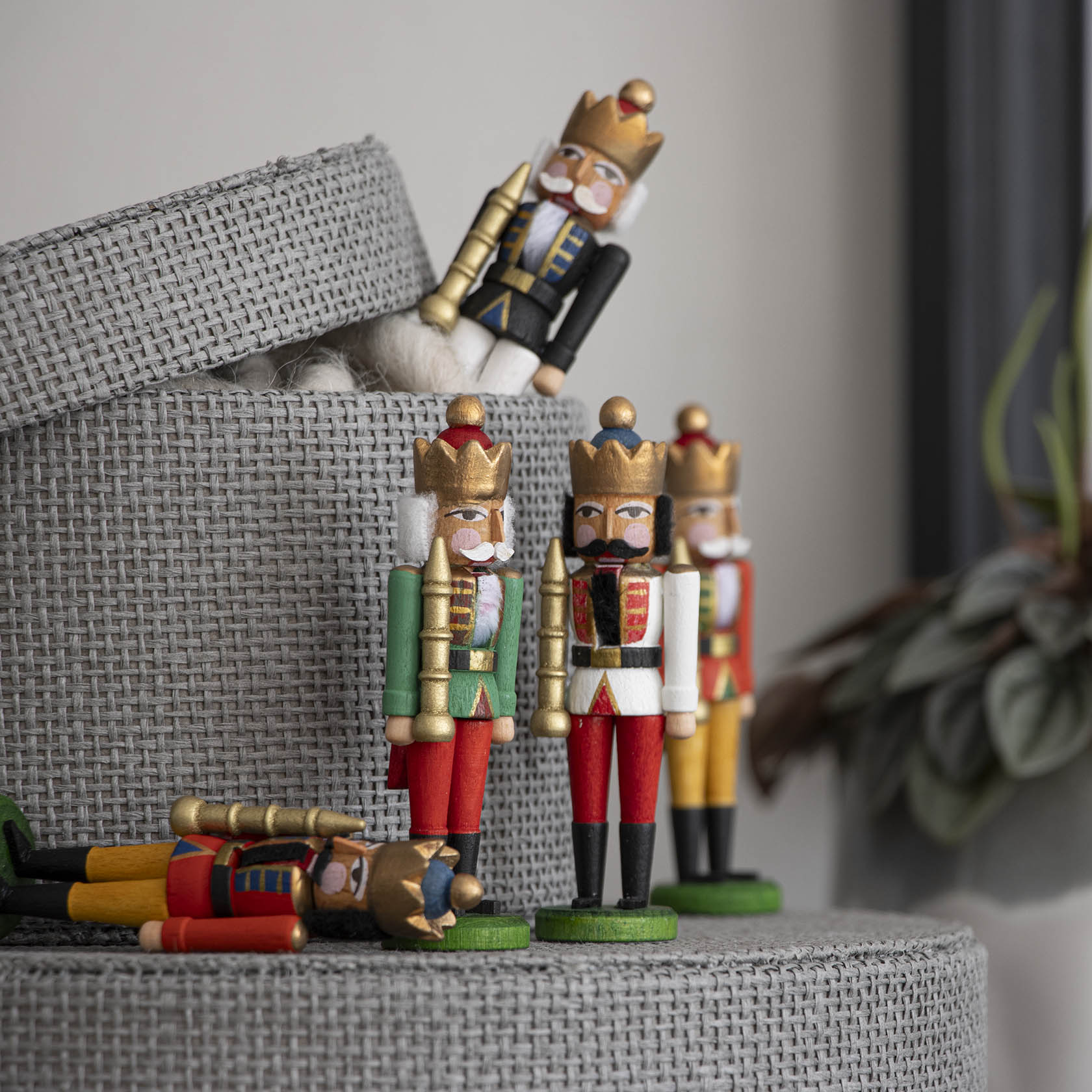 mini nutcracker king red-yellow 8 cm