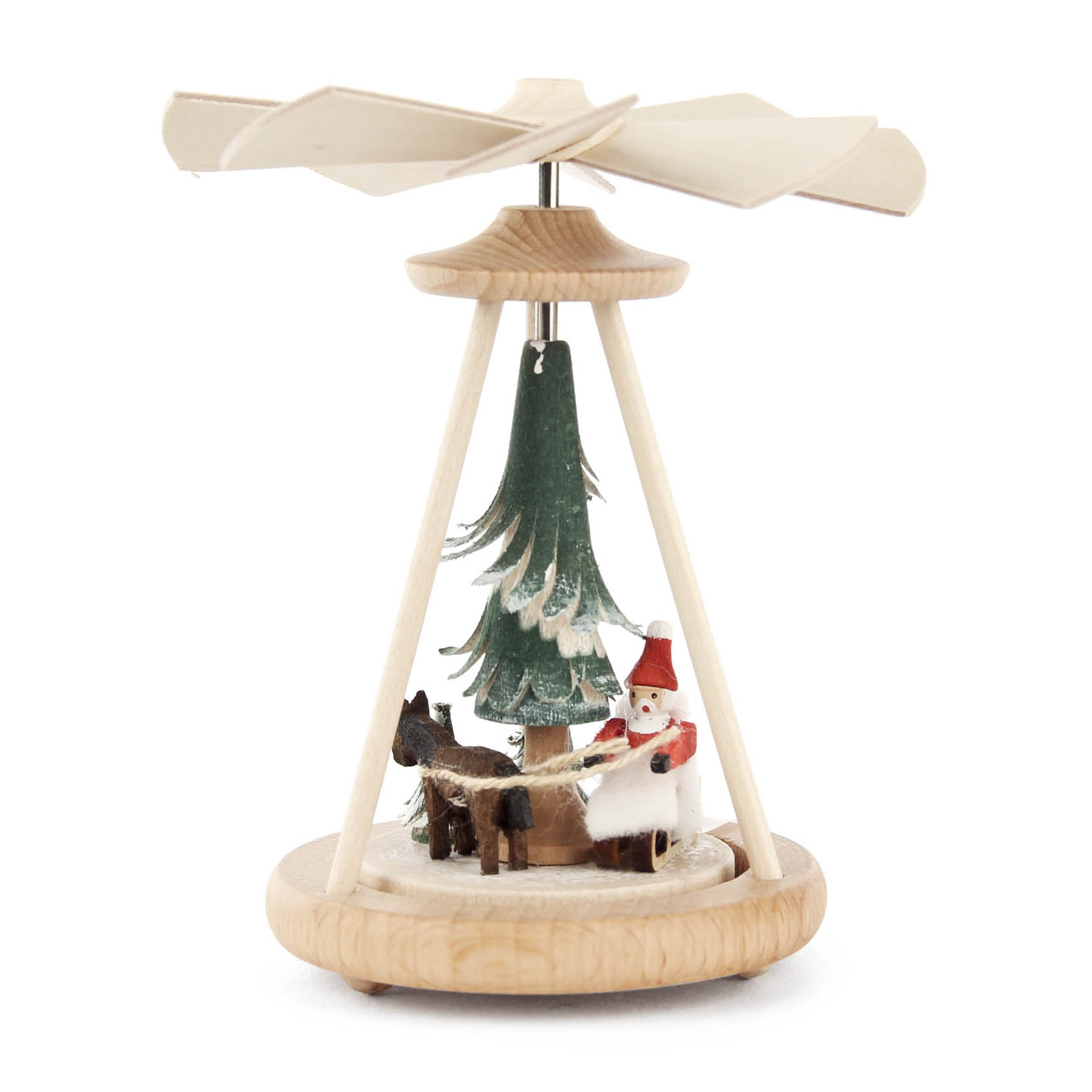 Holz-Wärmespiel mit rotgekleidetem Weihnachtsmann neben einem Schlitten, gezogen von zwei braunen Rentieren, unter einem grünen Baum. im Dregeno Online Shop günstig kaufen
