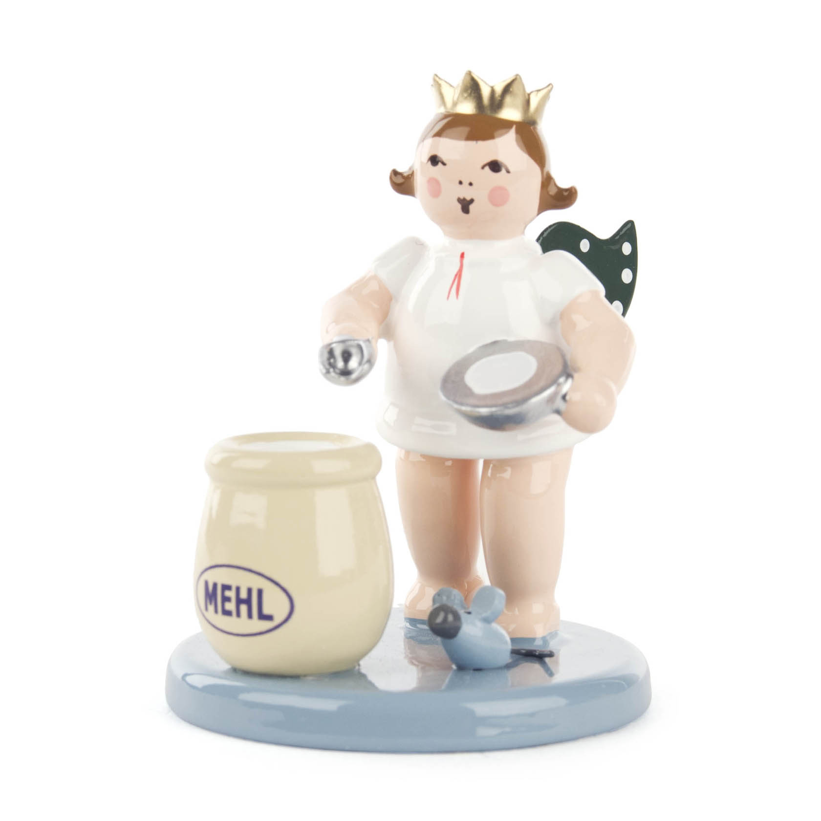 A figurine of a baker angel with a crown, holding a bag of flour and a sieve, standing on a blue base next to a flour sack with a small grey mouse. im Dregeno Online Shop günstig kaufen