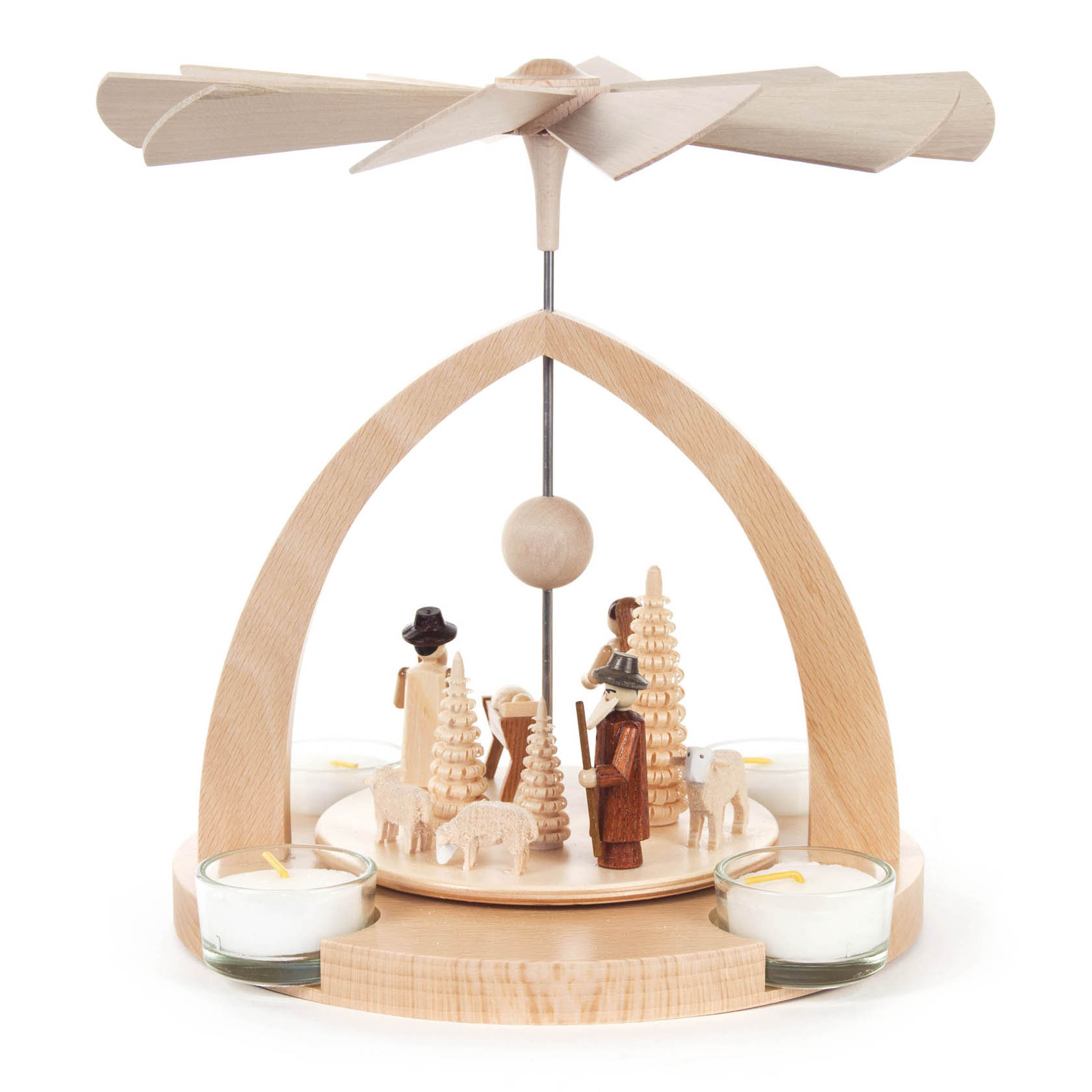Holzpyramide mit Szenen der Geburt Christi, drei Teelichthaltern, Bäumen und Figuren, die durch Kerzenwärme zum Drehen gebracht werden.