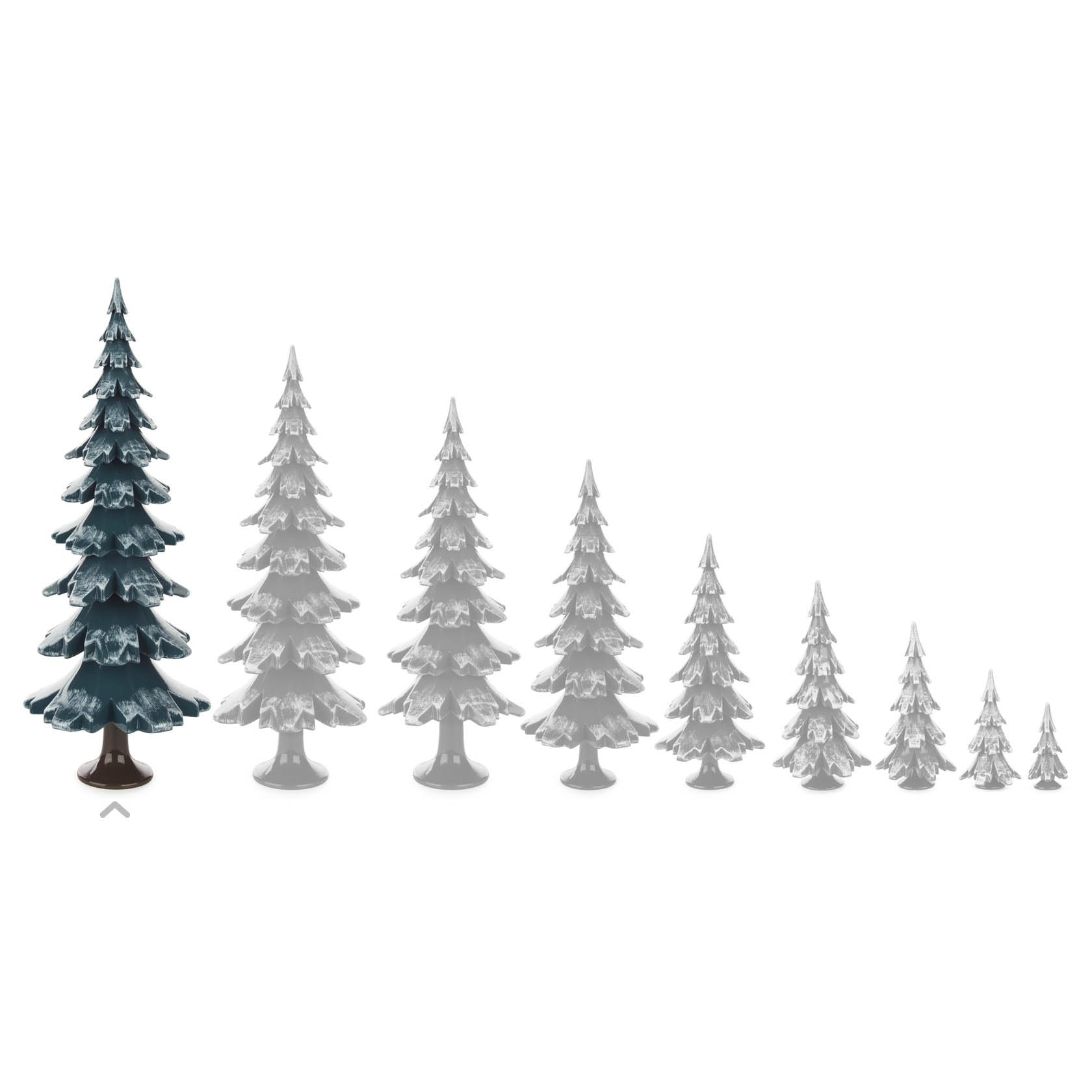 Ein großer grüner Baum aus Massivholz mit weißen Akzenten, 38 cm hoch, neben mehreren kleineren, einfarbig weißen Bäumen in abnehmender Größe.