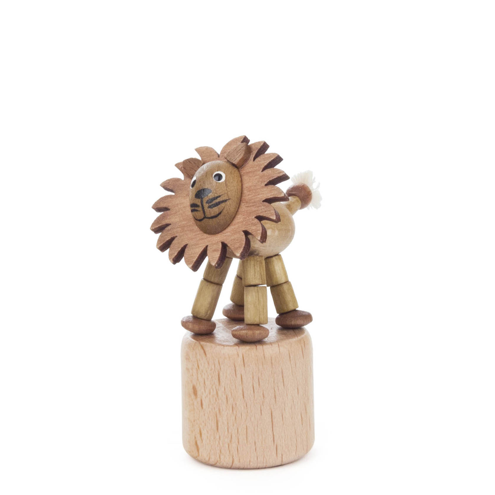 Ein Wackeltier in Form eines Löwen aus Holz, das auf einer runden Basis steht. Es hat eine Mähne, ein Gesicht mit aufgemalten Details und bewegliche Gliedmaßen. im Dregeno Online Shop günstig kaufen