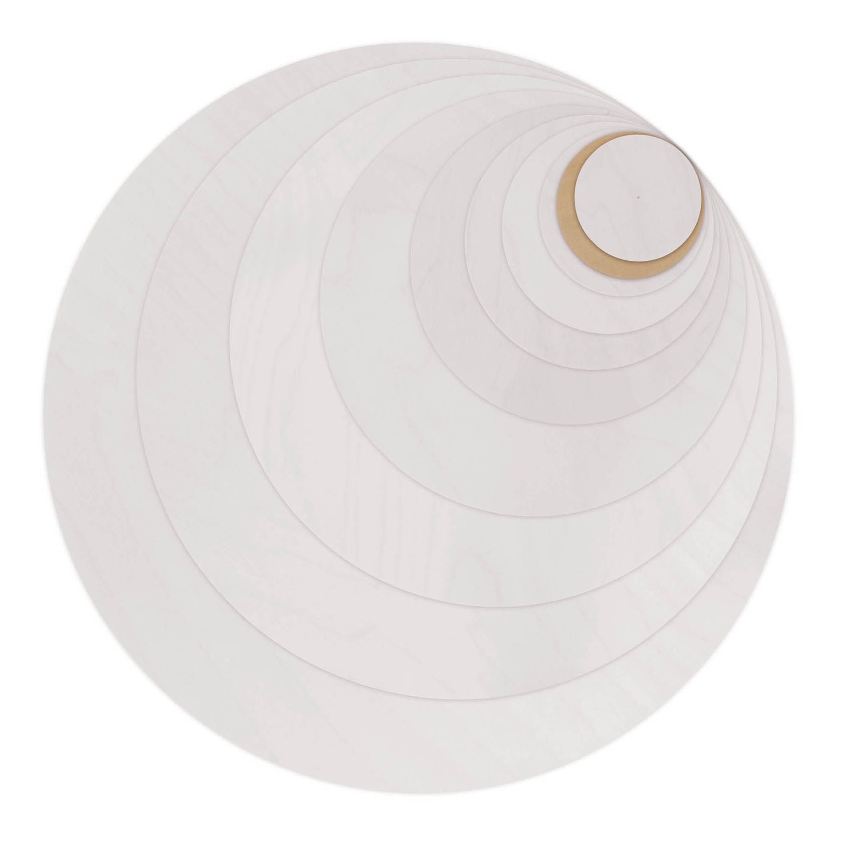 Ein weißer, spiralförmig ansteigender Pyramidenteller mit einem Durchmesser von 70 mm.