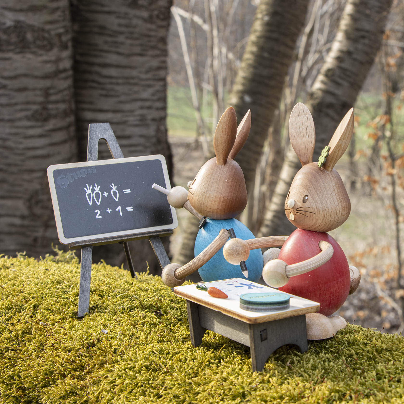 Hase "Stupsi" Lehrer mit Tafel