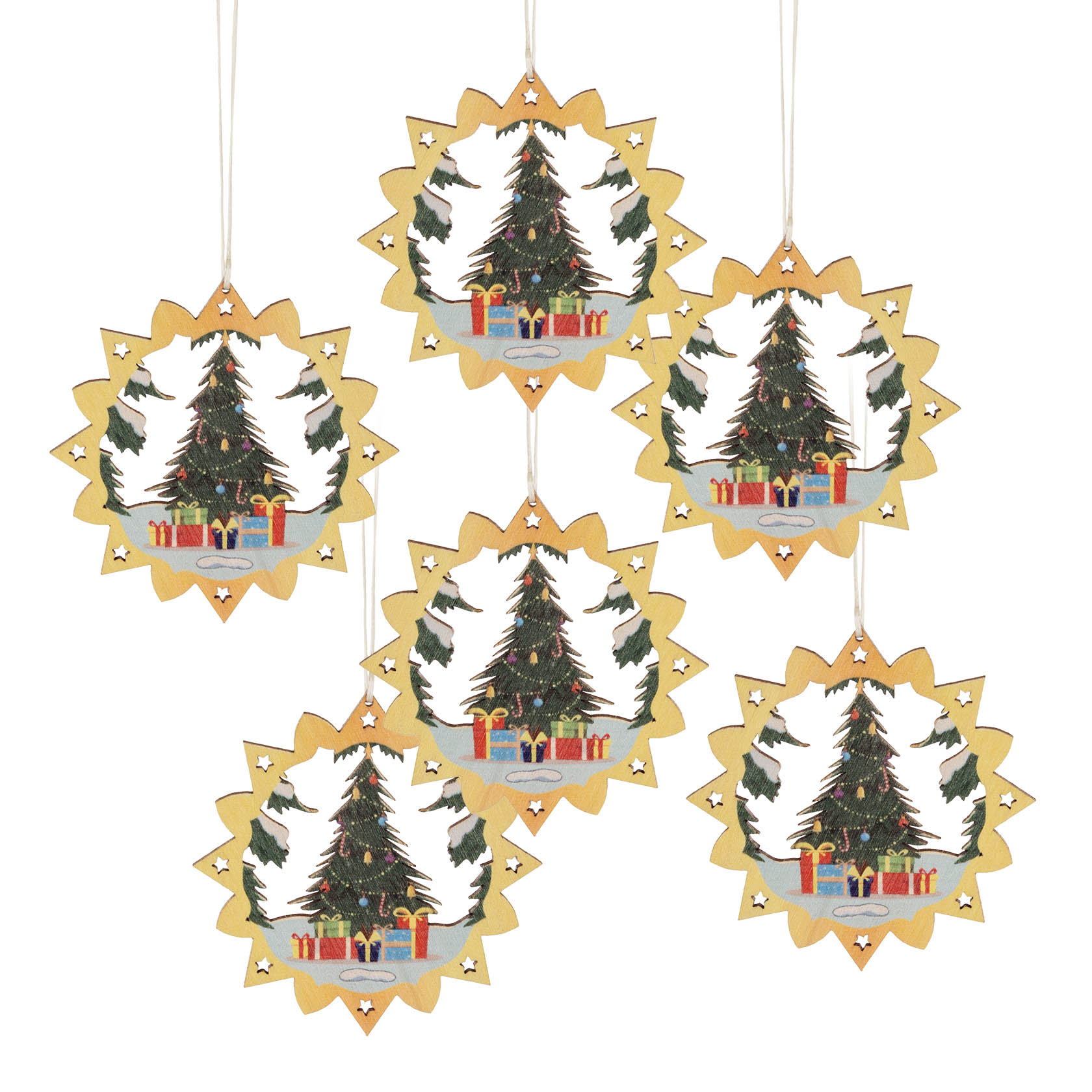 Sechs identische dekorative Anhänger mit Weihnachtsbaum-Motiv, umrahmt von einem goldenen sternförmigen Rand. Jeder Baum ist mit Kugeln geschmückt und von Geschenken umgeben. im Dregeno Online Shop günstig kaufen