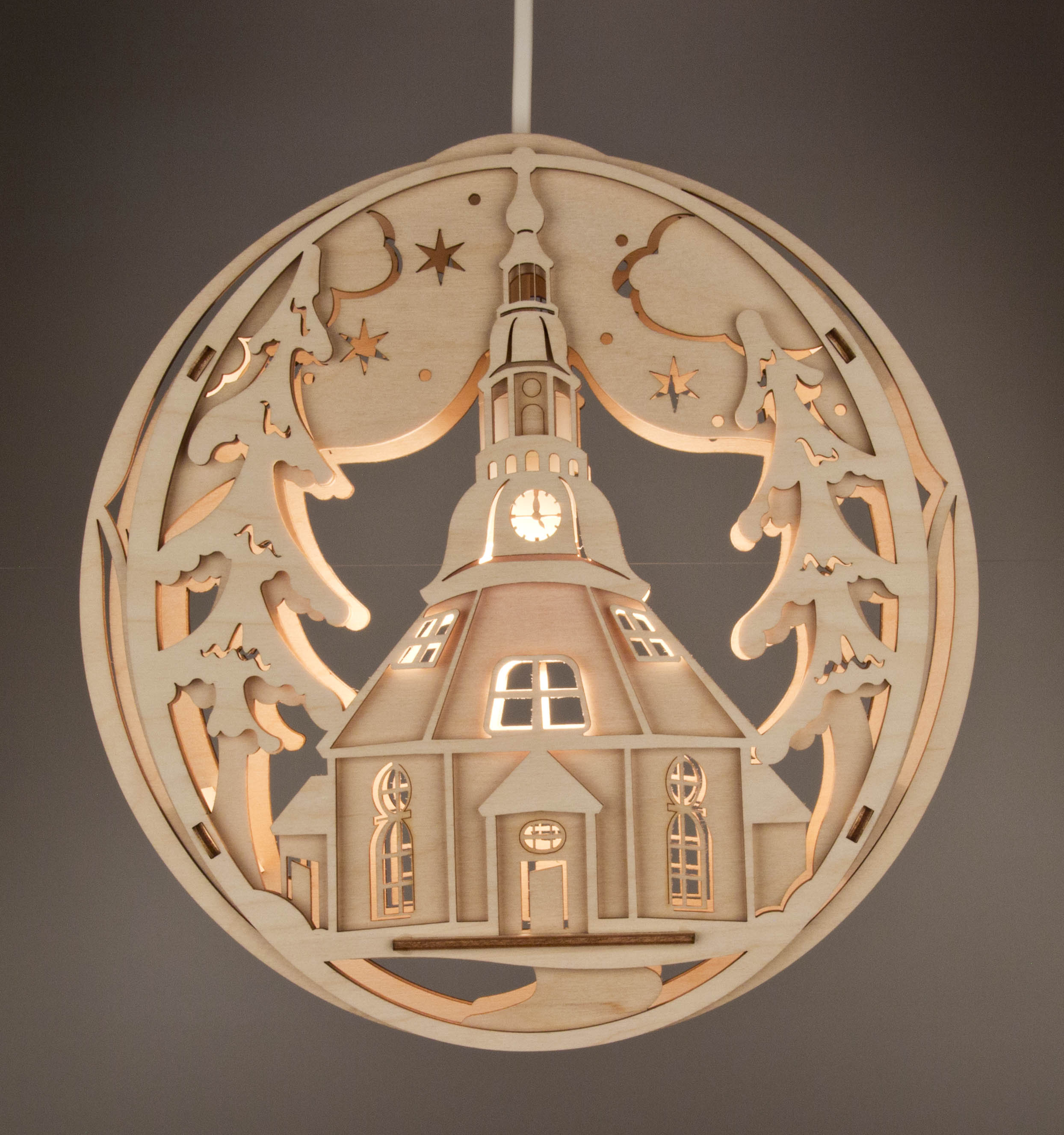 Fensterbild Seiffener Kirche mit Kurrendefiguren, elektr. Beleuchtung 