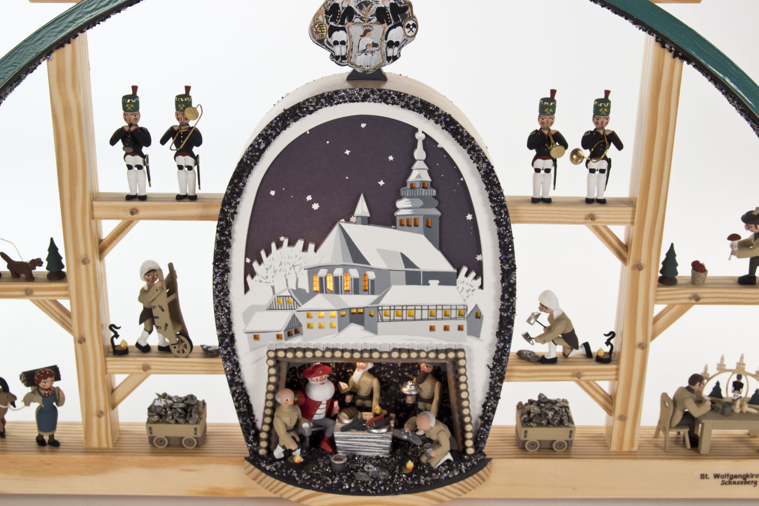 Schwibbogen "St. Wolfgangkirche zu Schneeberg" mit Bergwerk und Erzgebirgsfiguren, elektrisch beleuchtet