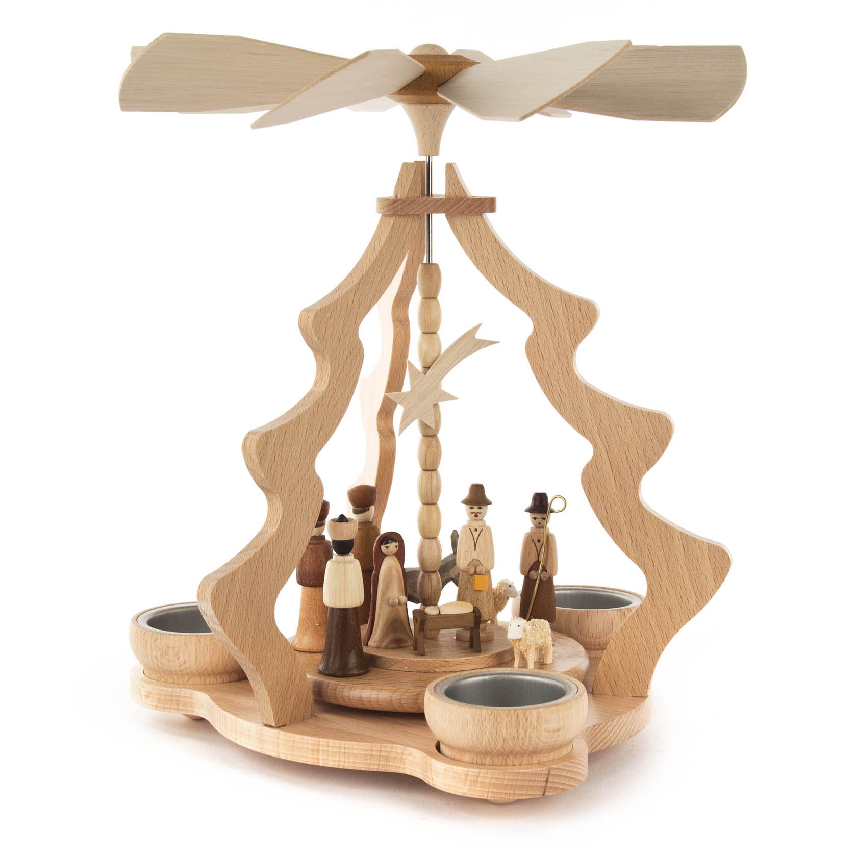 Holzpyramide mit Figuren der Christi Geburt, umgeben von Haltern für Teelichte und einem propellerartigen Aufsatz aus Holz.
