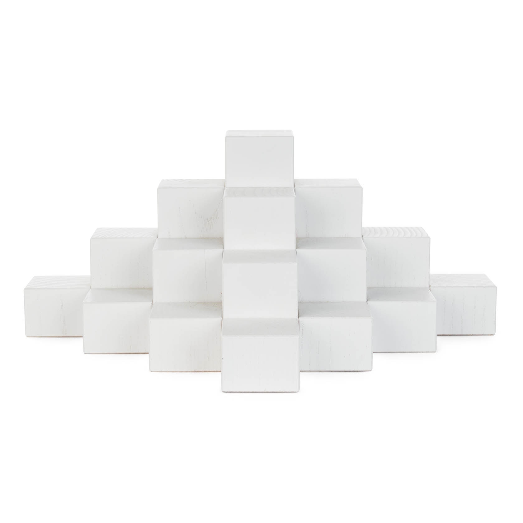 White block staircase consisting of 16 cubes each measuring 4x4cm, arranged symmetrically to form a stepped pyramid shape. im Dregeno Online Shop günstig kaufen