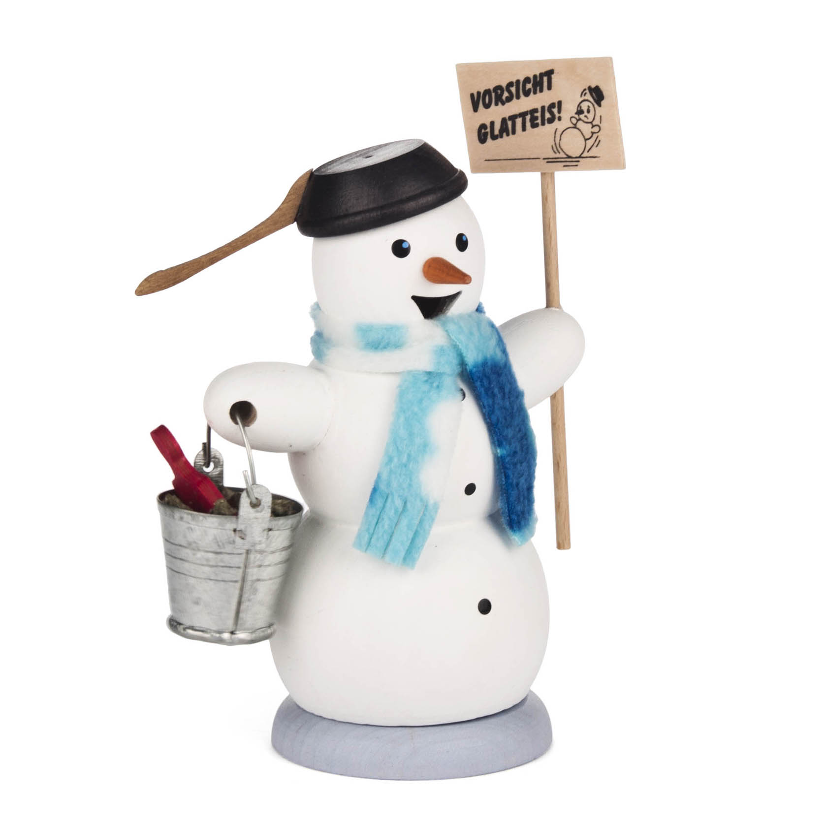 Ein lächelnder Schneemann-Räuchermann mit blauem Schal und Eimer, hält ein Schild mit der Aufschrift 'Vorsicht Glatteis!' und trägt eine Pfeife. im Dregeno Online Shop günstig kaufen