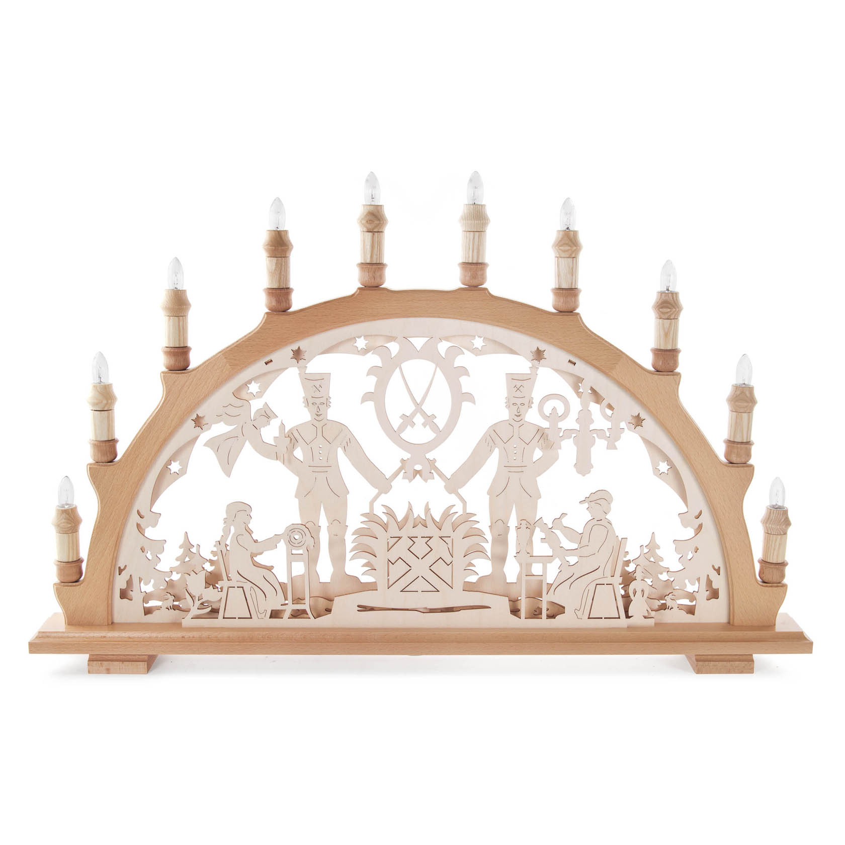 Ein Schwibbogen aus Holz mit LED-Beleuchtung zeigt zwei Bergmänner und eine Gruppe von Figuren und Tieren im Wald. Die Beleuchtung besteht aus 11 Kerzen. im Dregeno Online Shop günstig kaufen