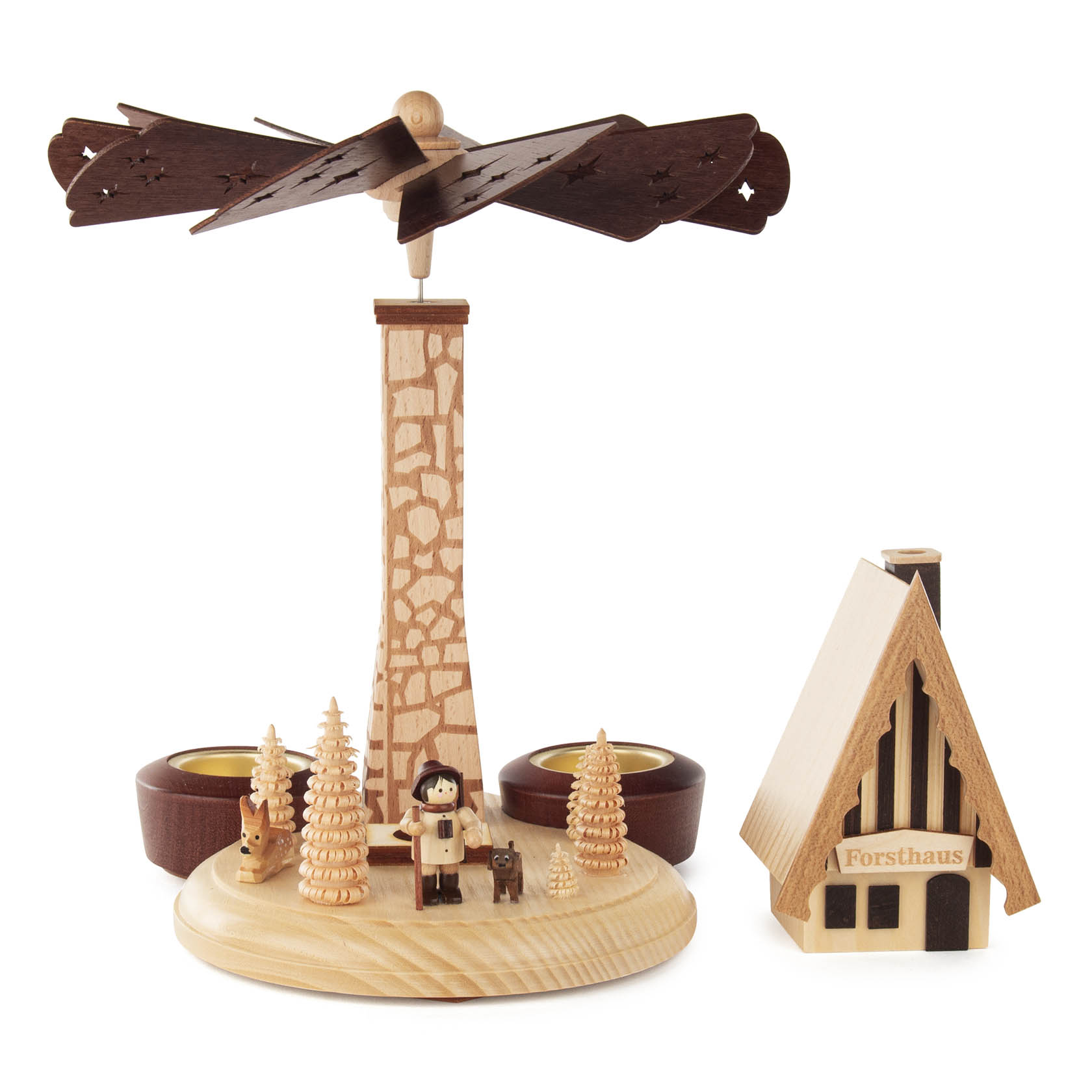 Holzrächermühle mit Waldszene: Ein Förster und ein Hund zwischen Bäumen, Dreiblattflügel dreht sich darüber. Zwei Teelicht-Halterungen und ein Forsthaus-Element.