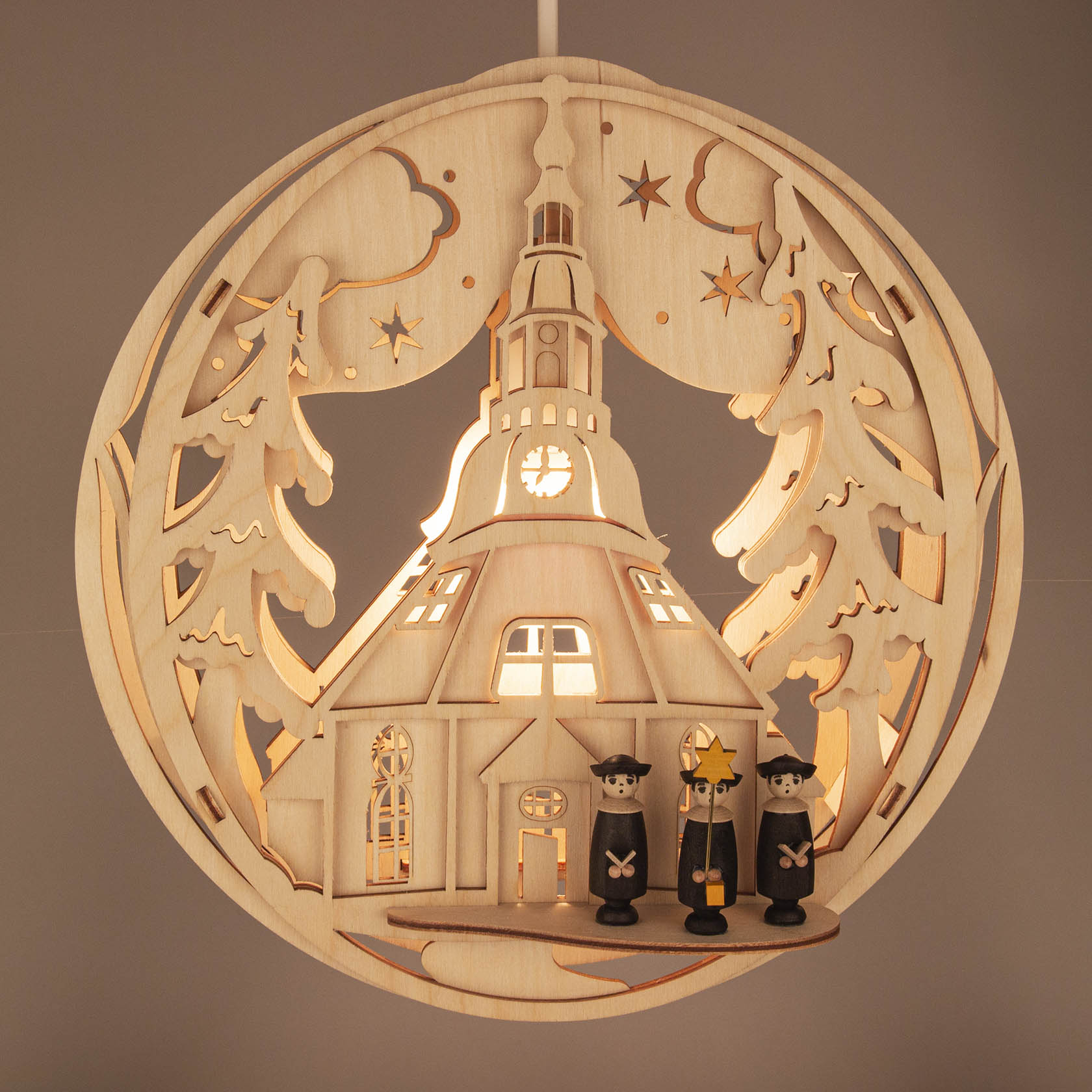 Fensterbild Seiffener Kirche mit Kurrendefiguren, elektr. Beleuchtung