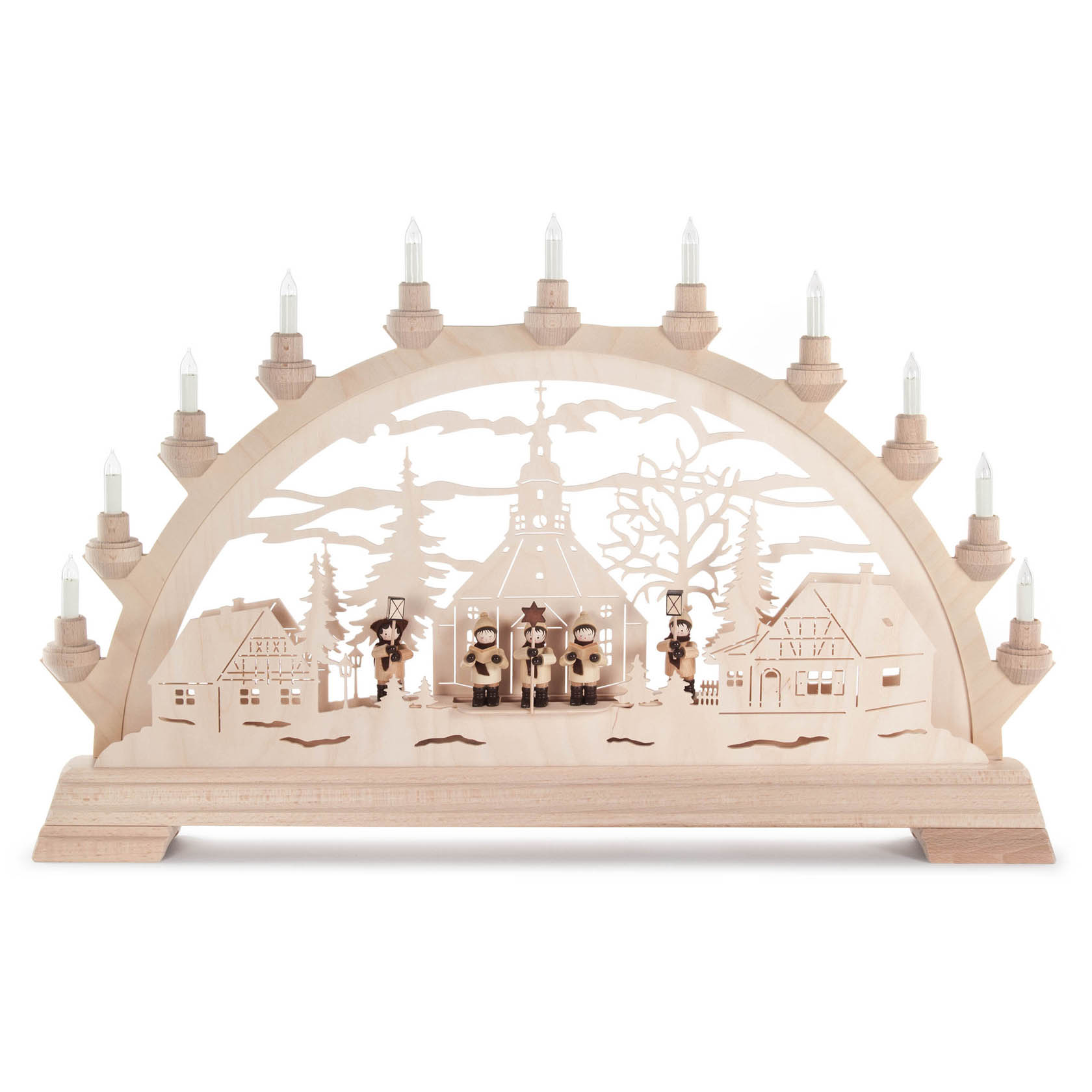 Ein Schwibbogen mit einer Darstellung des Seiffener Dorfs und einer Kurrende, elektrisch beleuchtet. Im Hintergrund befindet sich eine Kirche. im Dregeno Online Shop günstig kaufen