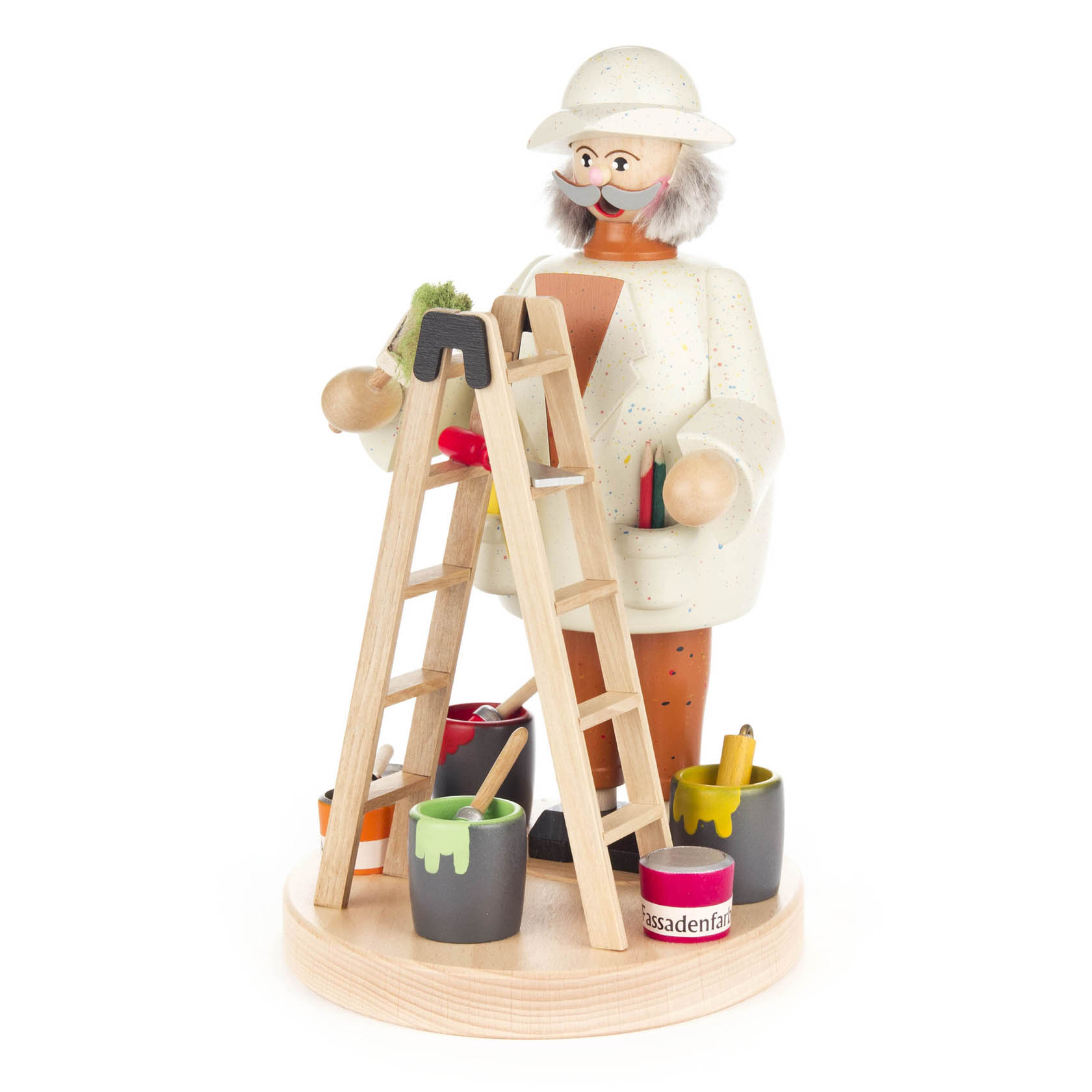 Räuchermann in Form eines Malers mit weißem Hut, hält eine Farbpalette und einen Pinsel. Neben ihm steht eine zweistufige Leiter, umgeben von mehreren Farbtöpfen.