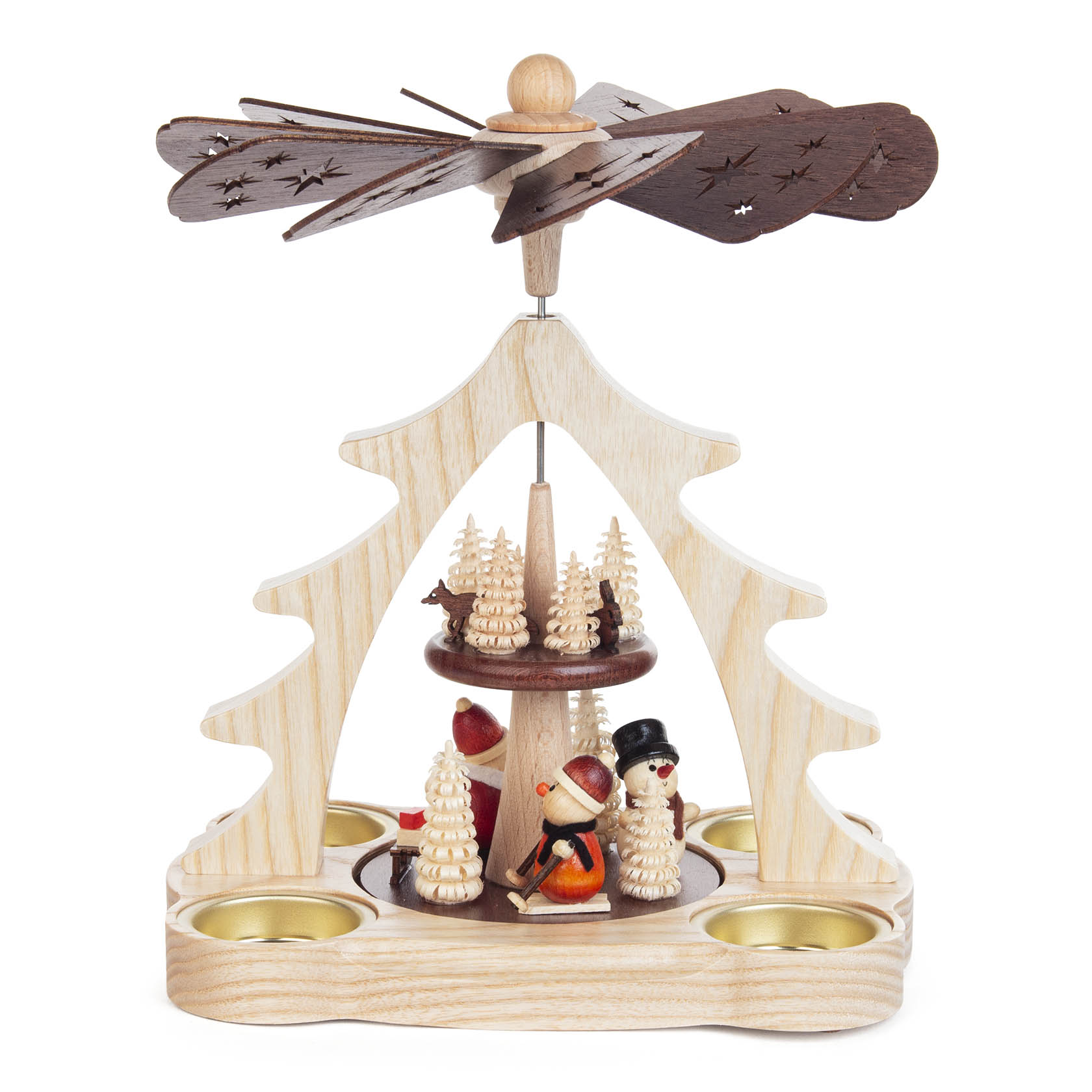 Holzpyramide mit Weihnachtsmann und Schneemann-Figuren, umgeben von kleinen Tannenbäumen, mit einem Propeller an der Spitze und Kerzenhaltern an der Basis.