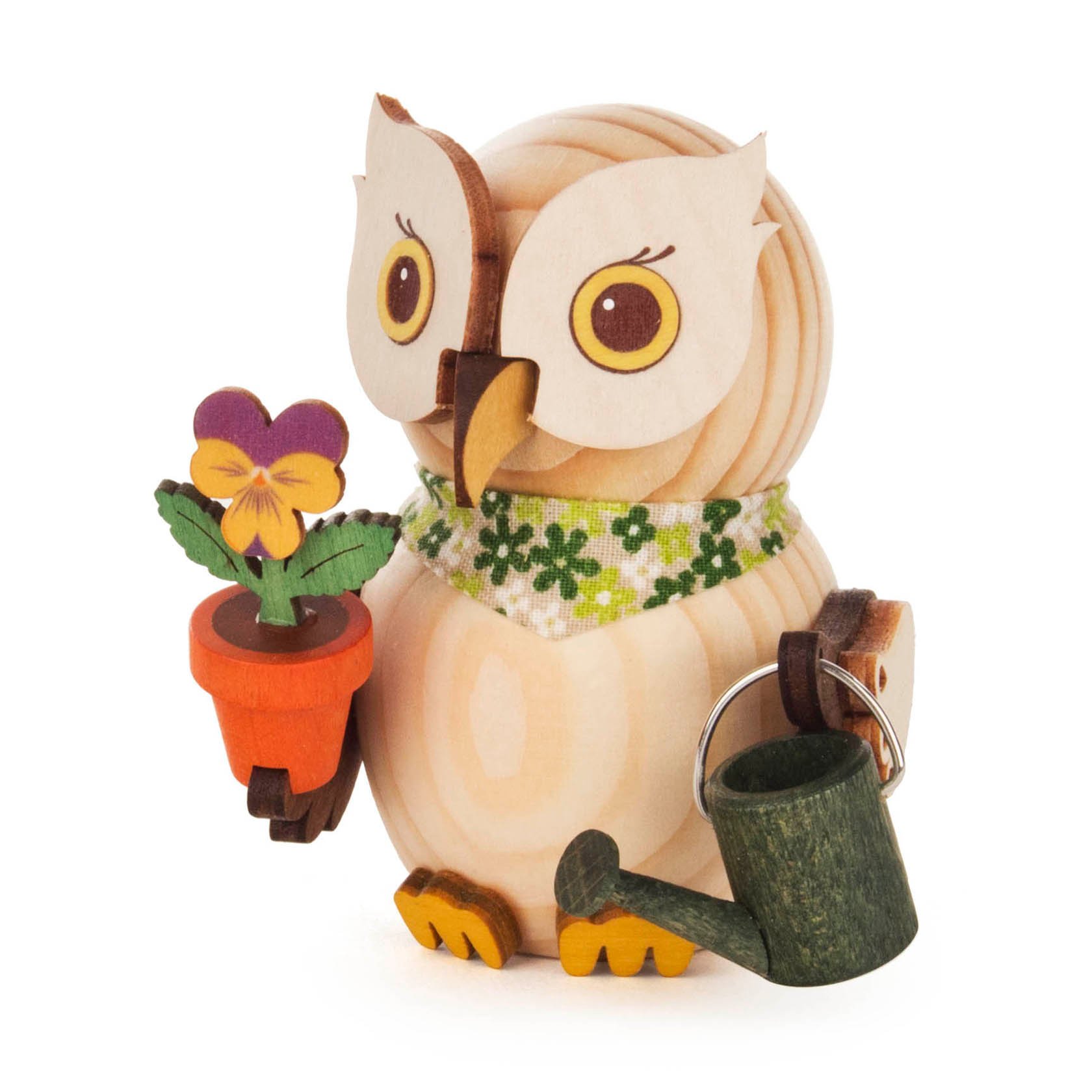 A small wooden owl figurine holding a flower pot with a yellow and purple flower in one hand and a green watering can in the other. im Dregeno Online Shop günstig kaufen