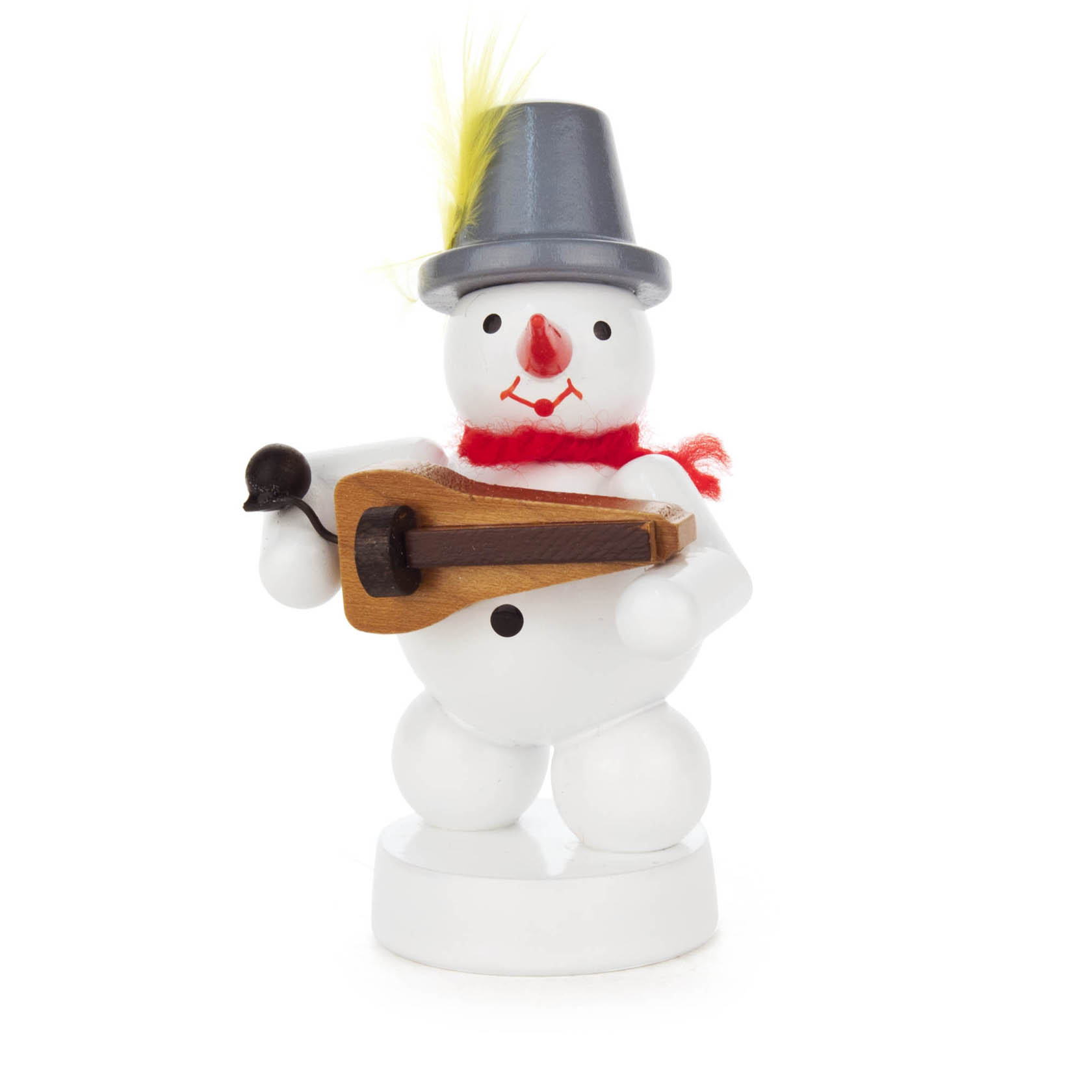 Ein lächelnder Schneemann mit rotem Schal und grauem Zylinder spielt eine hölzerne Drehleier. Er hat eine rote Karottennase und eine kleine Feder am Hut. im Dregeno Online Shop günstig kaufen