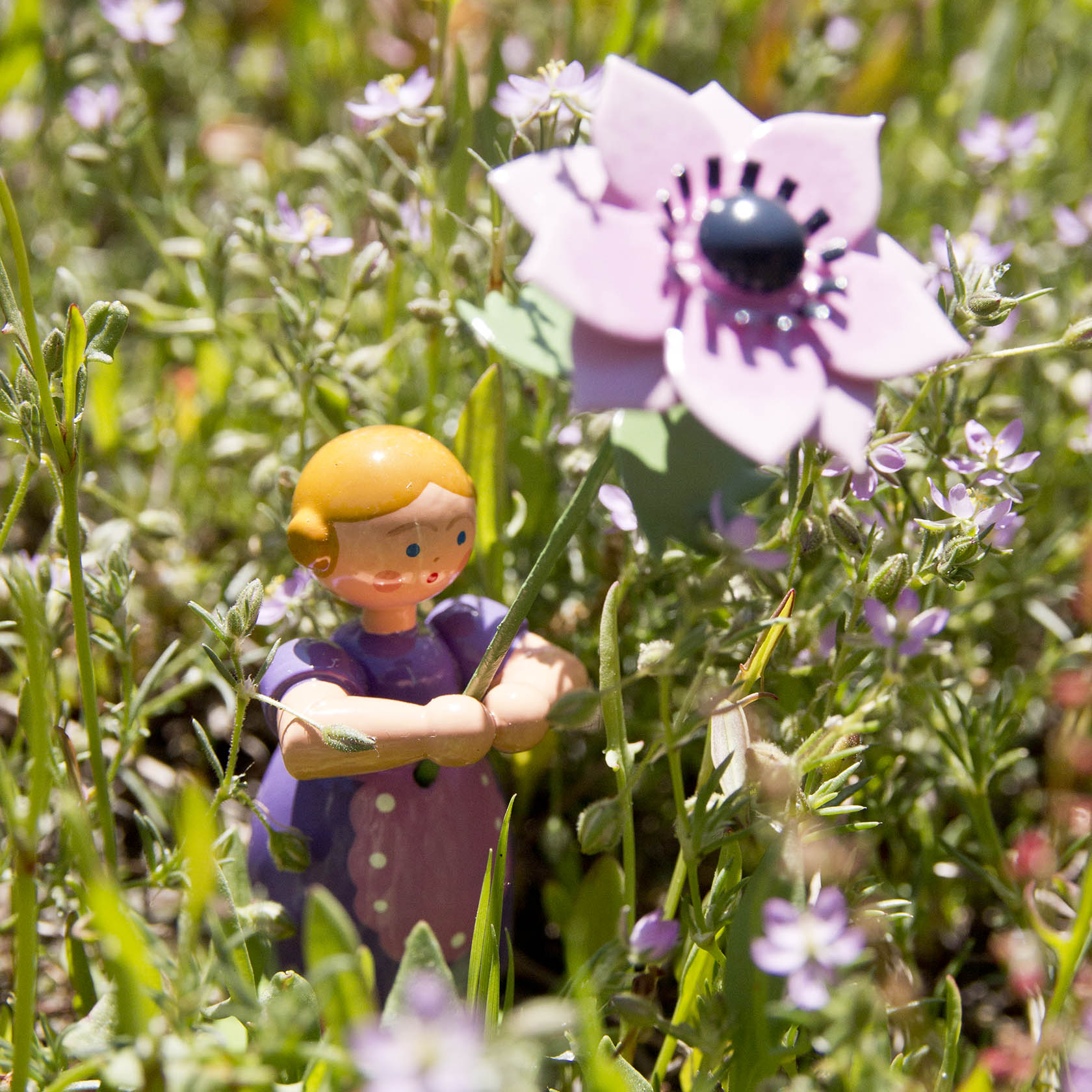 Blumenmädchen mit Anemone