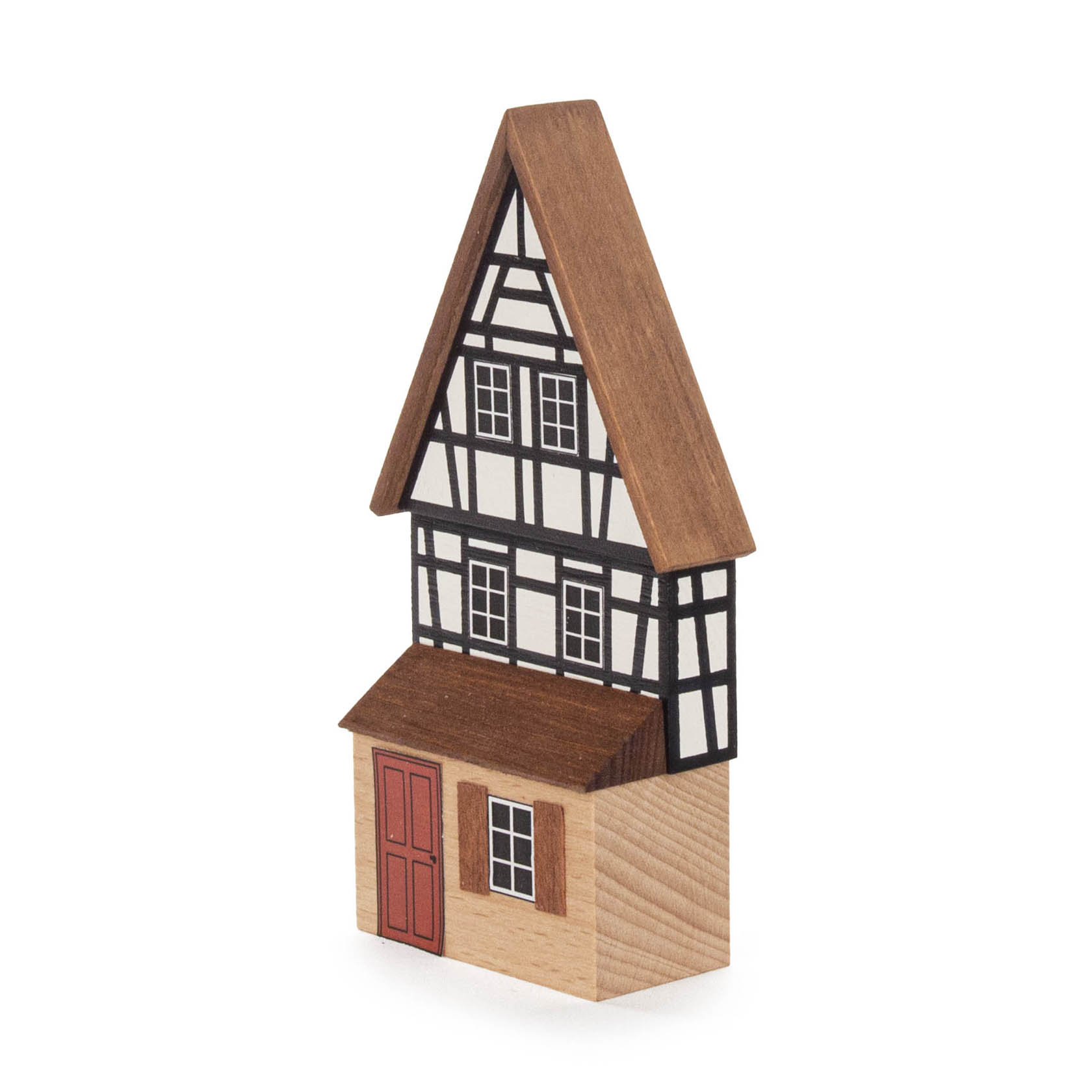 Modell eines zweistöckigen Fachwerk-Giebelhauses mit vorgezogenem Obergeschoss, weißen Wänden und einem roten Türrahmen.