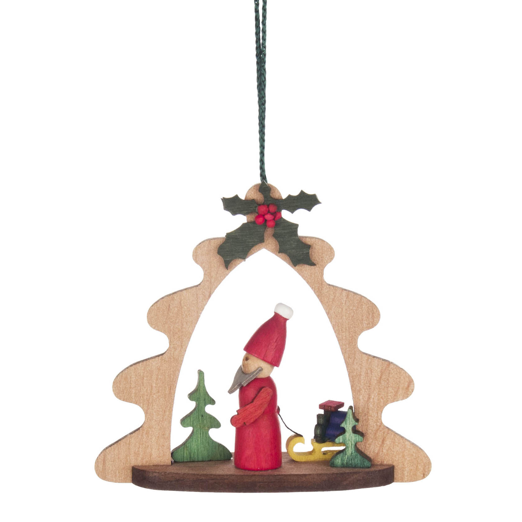 Weihnachtsbaum-Anhänger aus Holz in Form eines Weihnachtsmanns mit Geschenken und Tannenbäumen, umrahmt von einem Holzrahmen in Tannenbaumform. im Dregeno Online Shop günstig kaufen