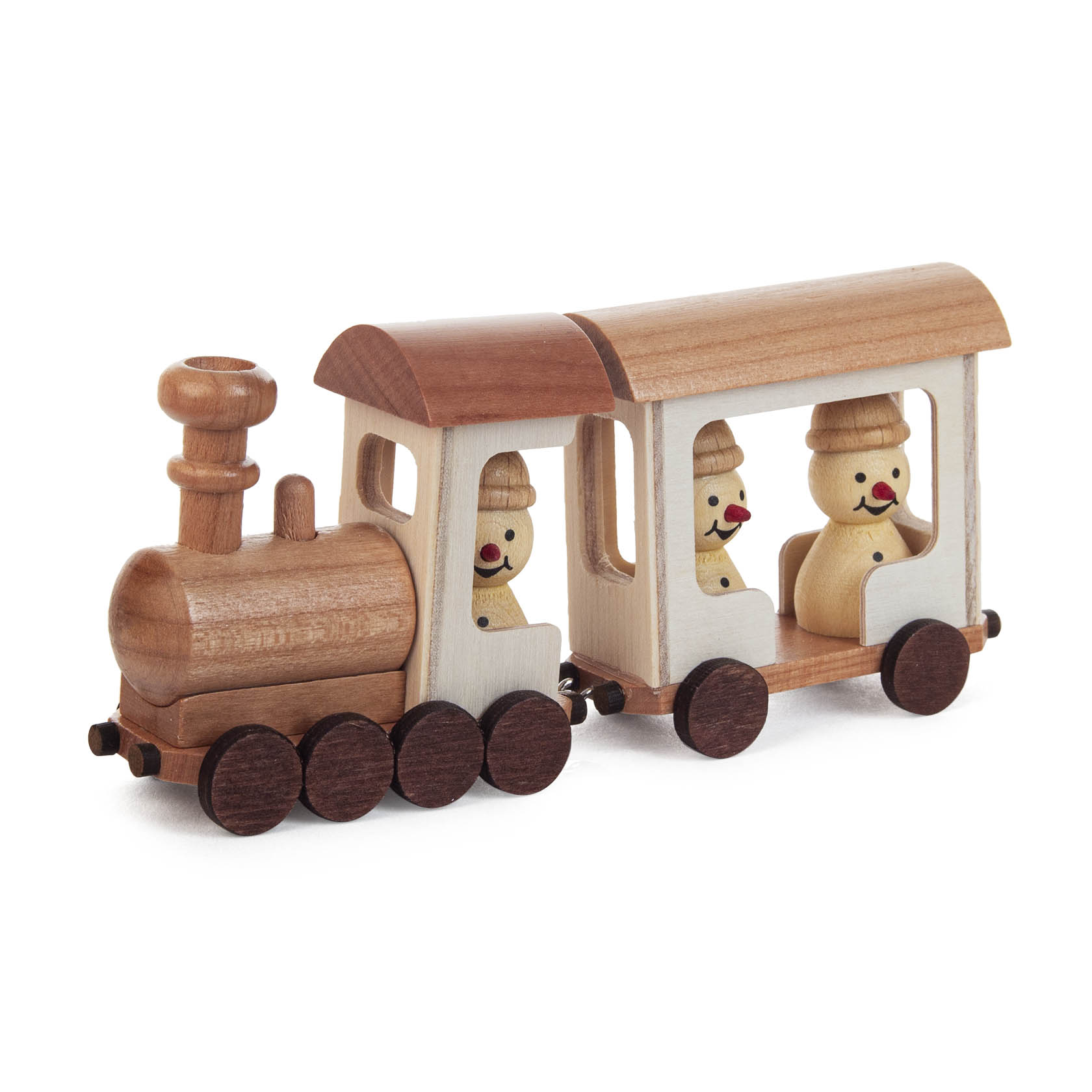 Kleine Holzlokomotive mit einem Waggon, in dem zwei sitzende Holzfiguren mit Hüten und gemalten Gesichtszügen zu sehen sind.