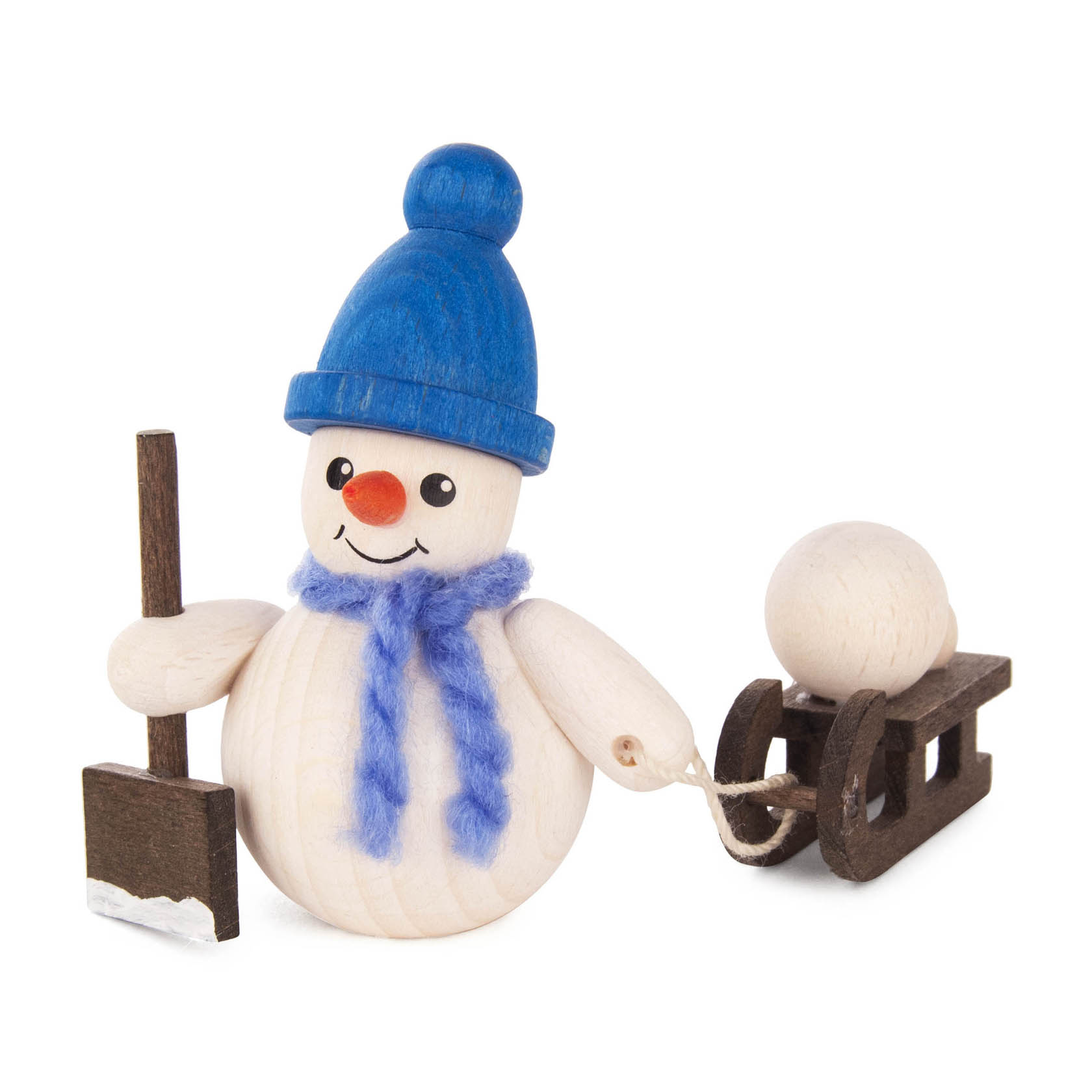 Wooden snowman figure wearing a blue hat and scarf, holding a wooden spade, pulling a sled with a snowball. im Dregeno Online Shop günstig kaufen