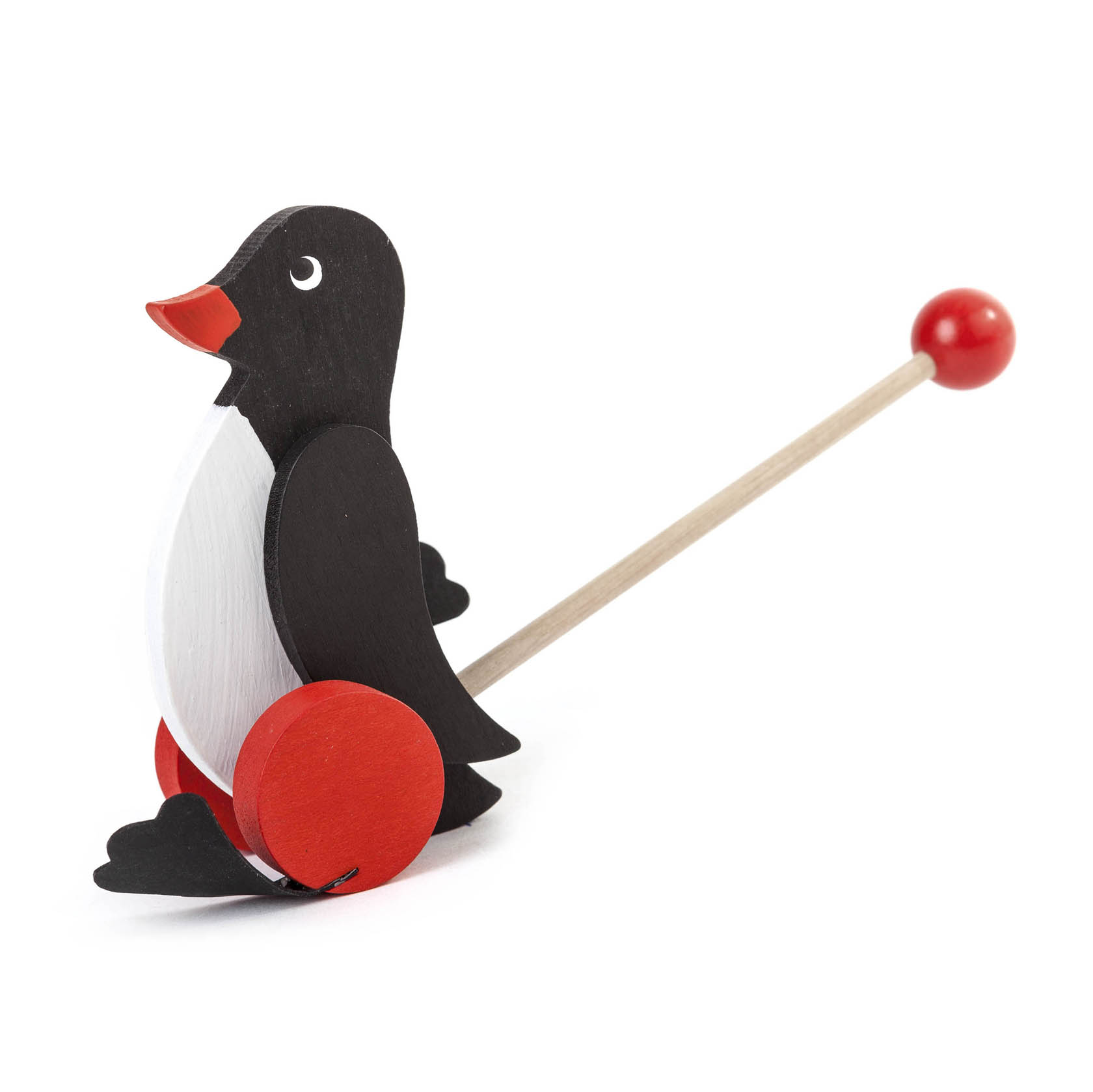 Ein Holzspielzeug in Form eines Pinguins mit schwarzem Körper, weißem Bauch und roten Akzenten. Es hat einen Stab mit einer roten Kugel zum Schieben.