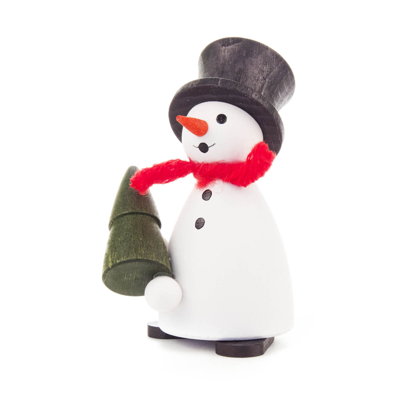Ein kleiner Schneemann aus Holz mit rotem Schal und schwarzem Zylinder, hält einen kleinen grünen Tannenbaum in der Hand. im Dregeno Online Shop günstig kaufen