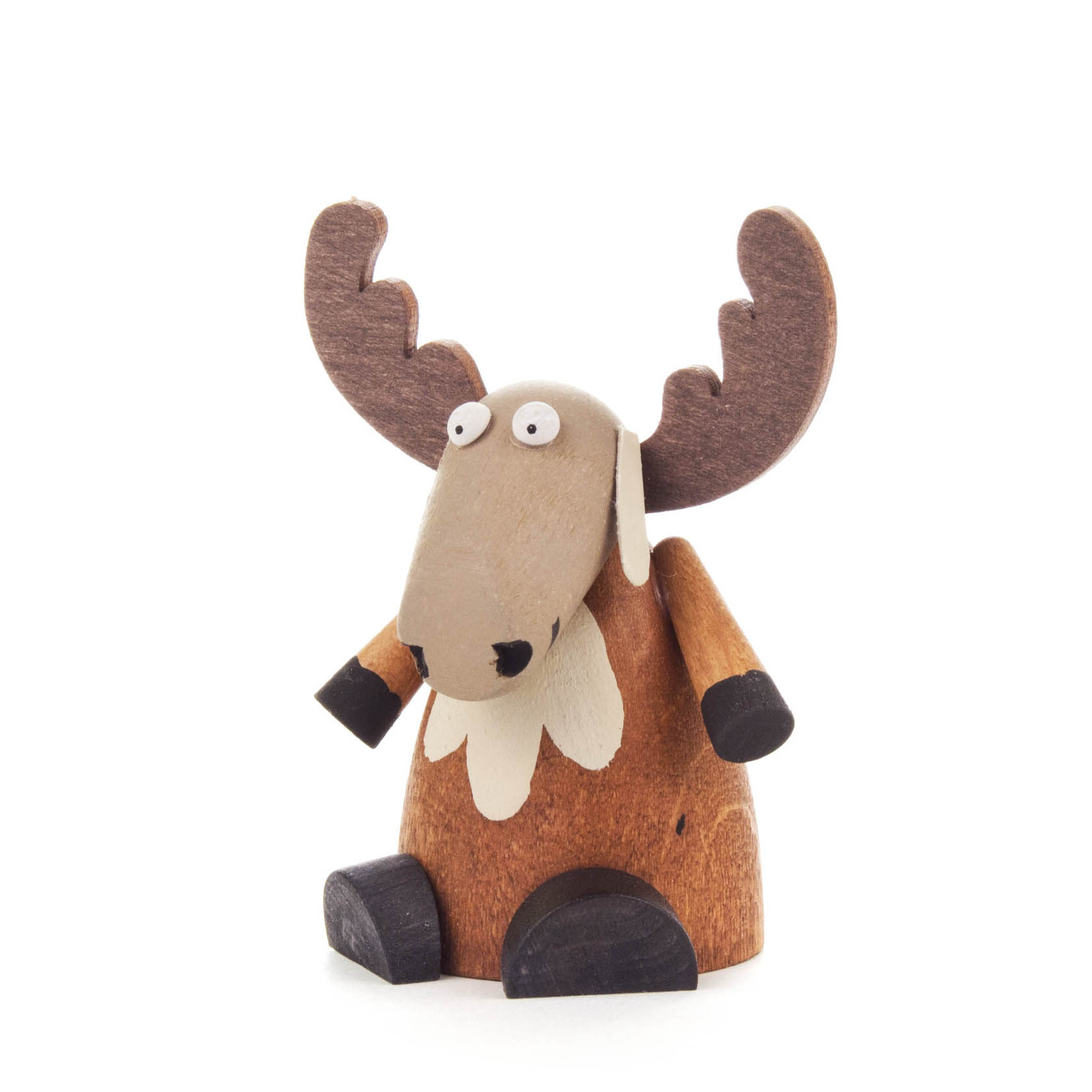 A small, sitting wooden moose figurine with exaggerated features like big eyes and large antlers. im Dregeno Online Shop günstig kaufen