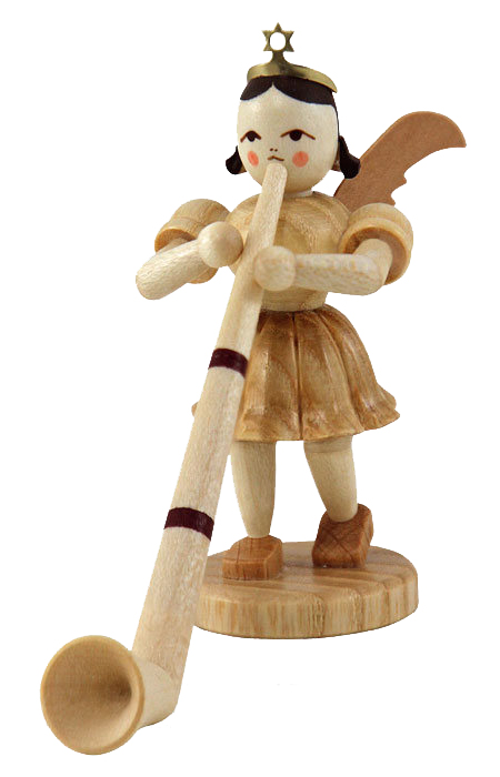 Kleine Holzfigur eines Engels, der in ein Alphorn bläst. Der Engel trägt ein naturfarbenes Kleid und hat Flügel sowie eine Krone. im Dregeno Online Shop günstig kaufen