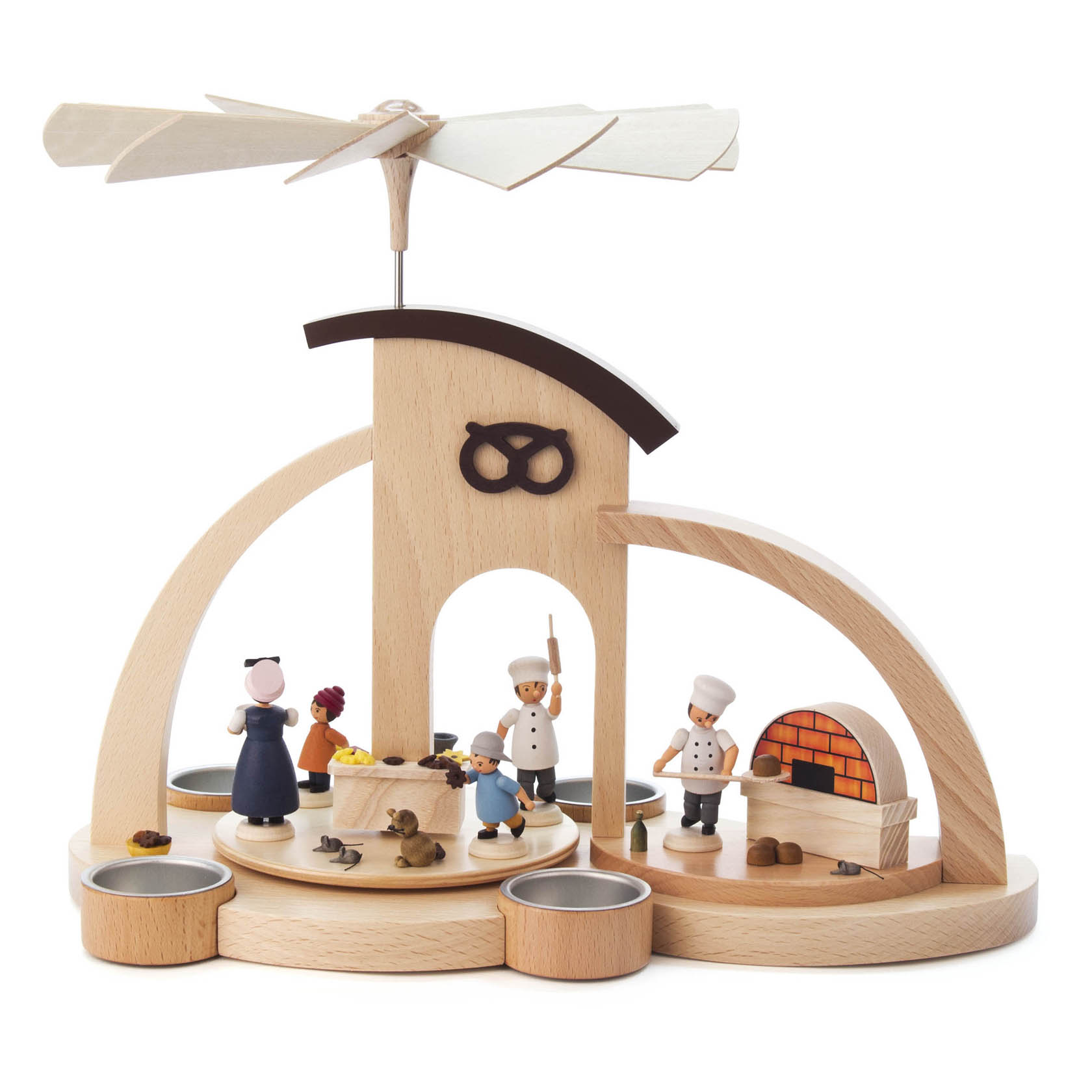 Holzpyramide mit zwei Bäckern, einem Pizzabäcker und einer Kundin, Brezel-Verzierung, Teelichthaltern und rotierender Flügelstruktur. im Dregeno Online Shop günstig kaufen