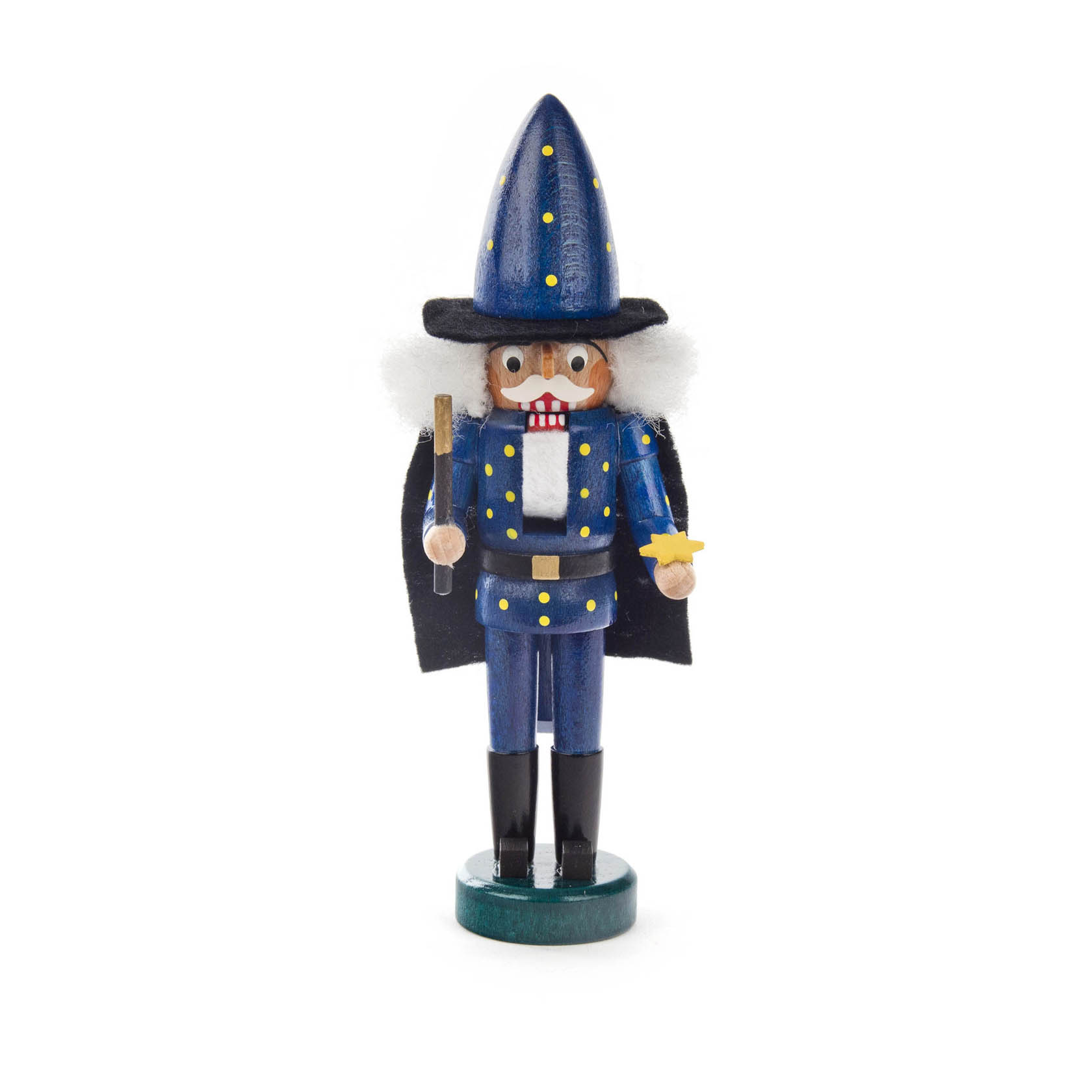 Eine 15 cm große Nussknackerfigur in Form eines Zauberers mit blauem Gewand, spitzem Hut, weißem Bart und schwarzen Stiefeln, hält einen Zauberstab. im Dregeno Online Shop günstig kaufen