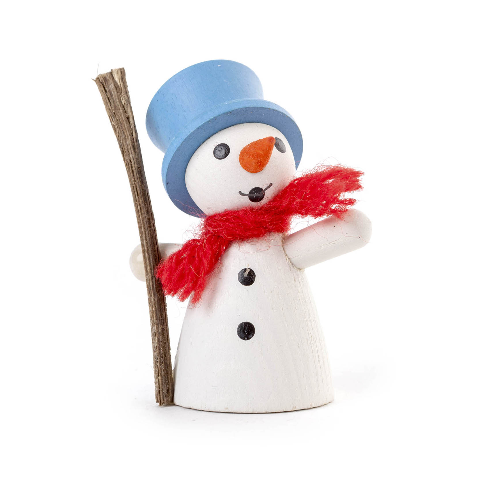 Kleiner Schneemann aus Holz mit blauem Zylinderhut, rotem Schal und lächelndem Gesicht, der einen Holzstock hält. im Dregeno Online Shop günstig kaufen