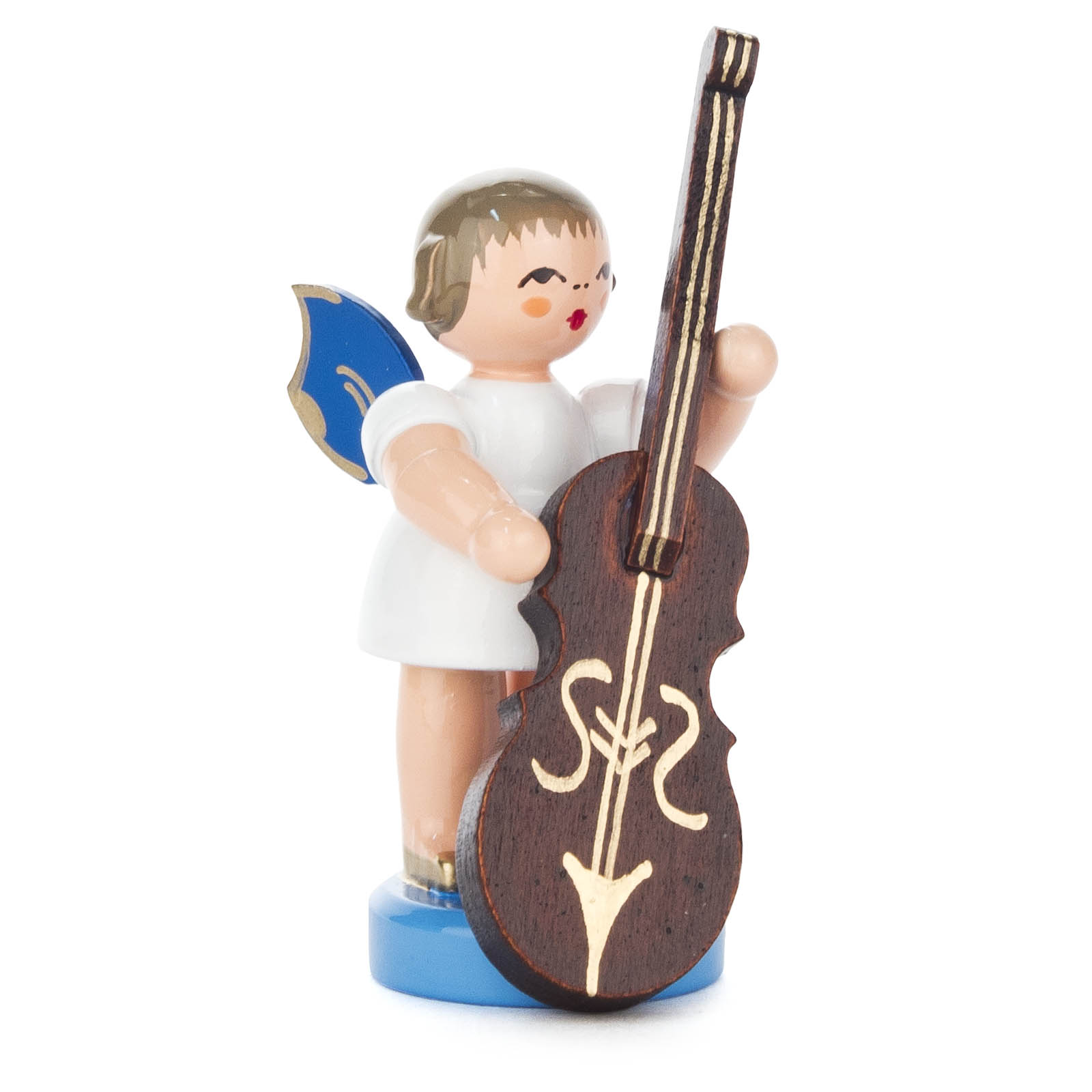 Eine Engelsfigur aus Holz, stehend mit blauen Flügeln, hält einen Zupfbass. Der Engel hat kurze, braune Haare und trägt ein weißes Gewand. im Dregeno Online Shop günstig kaufen