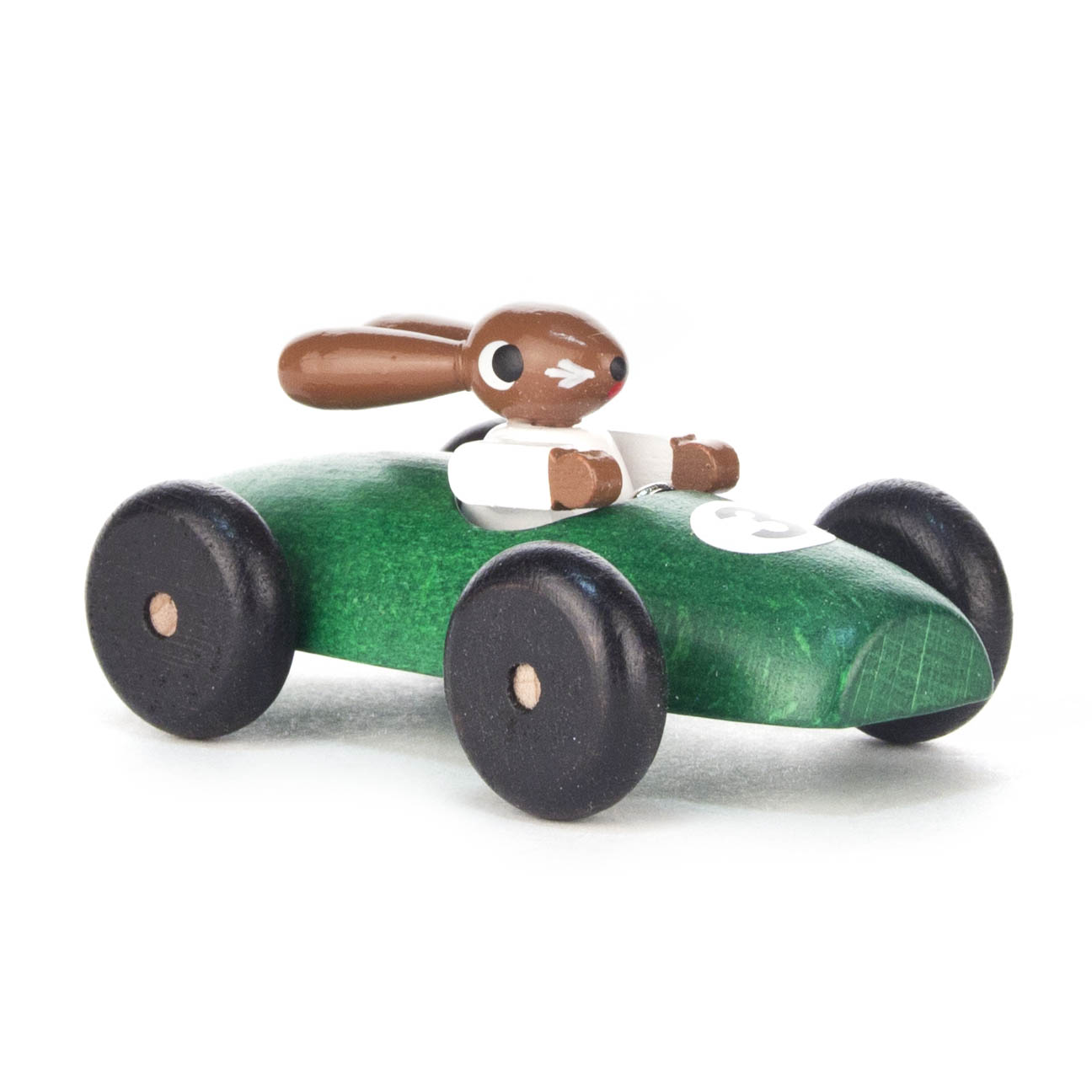 Kleines grünes Spielzeug-Rennauto mit einem braunen Hasen als Fahrer, der ein weißes Hemd trägt. im Dregeno Online Shop günstig kaufen