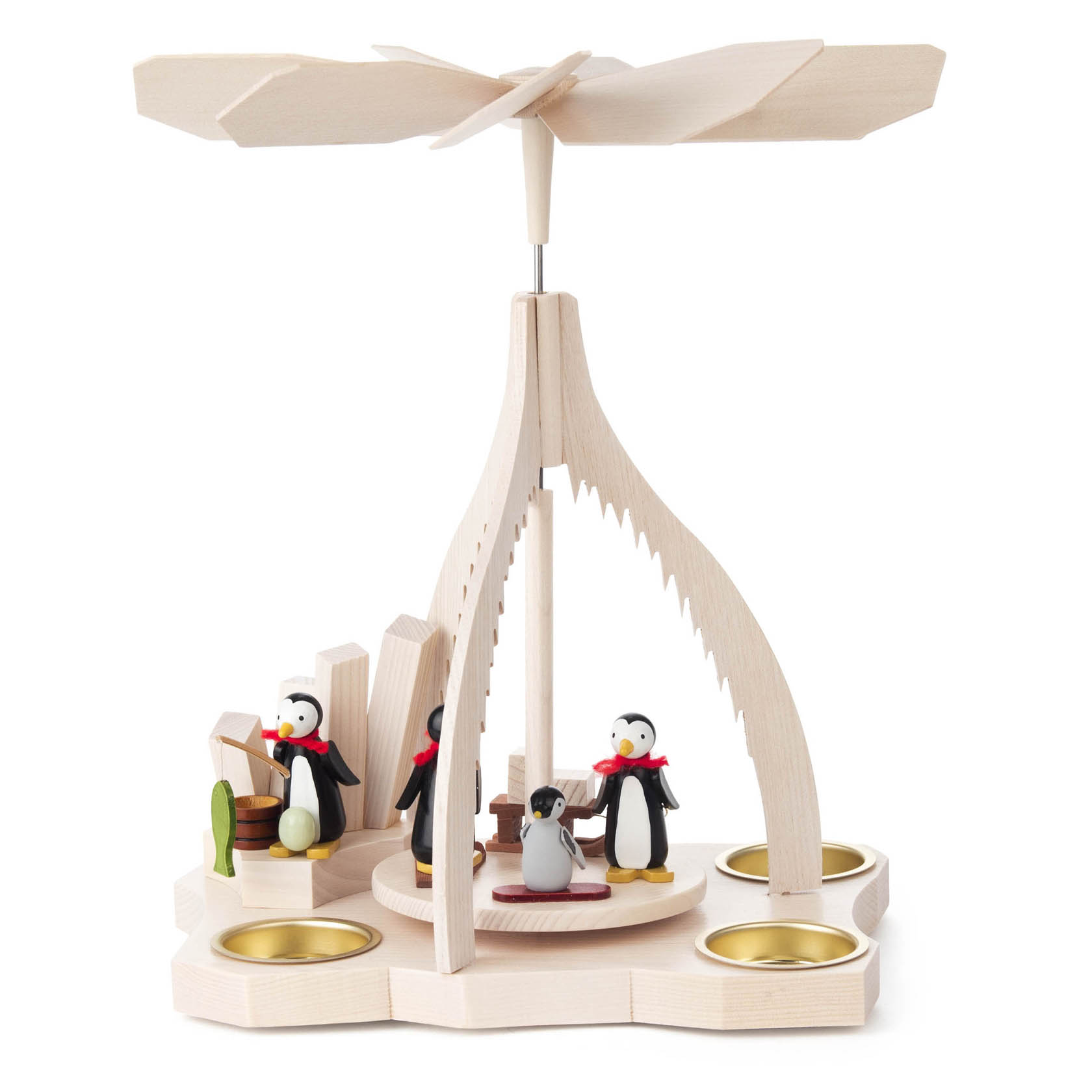 Holz-Pyramide mit vier Pinguinfiguren, zwei erwachsene Pinguine und zwei Jungtiere. Die Pyramide hat Plätze für Teelichter und ein drehendes Rotorblatt. im Dregeno Online Shop günstig kaufen