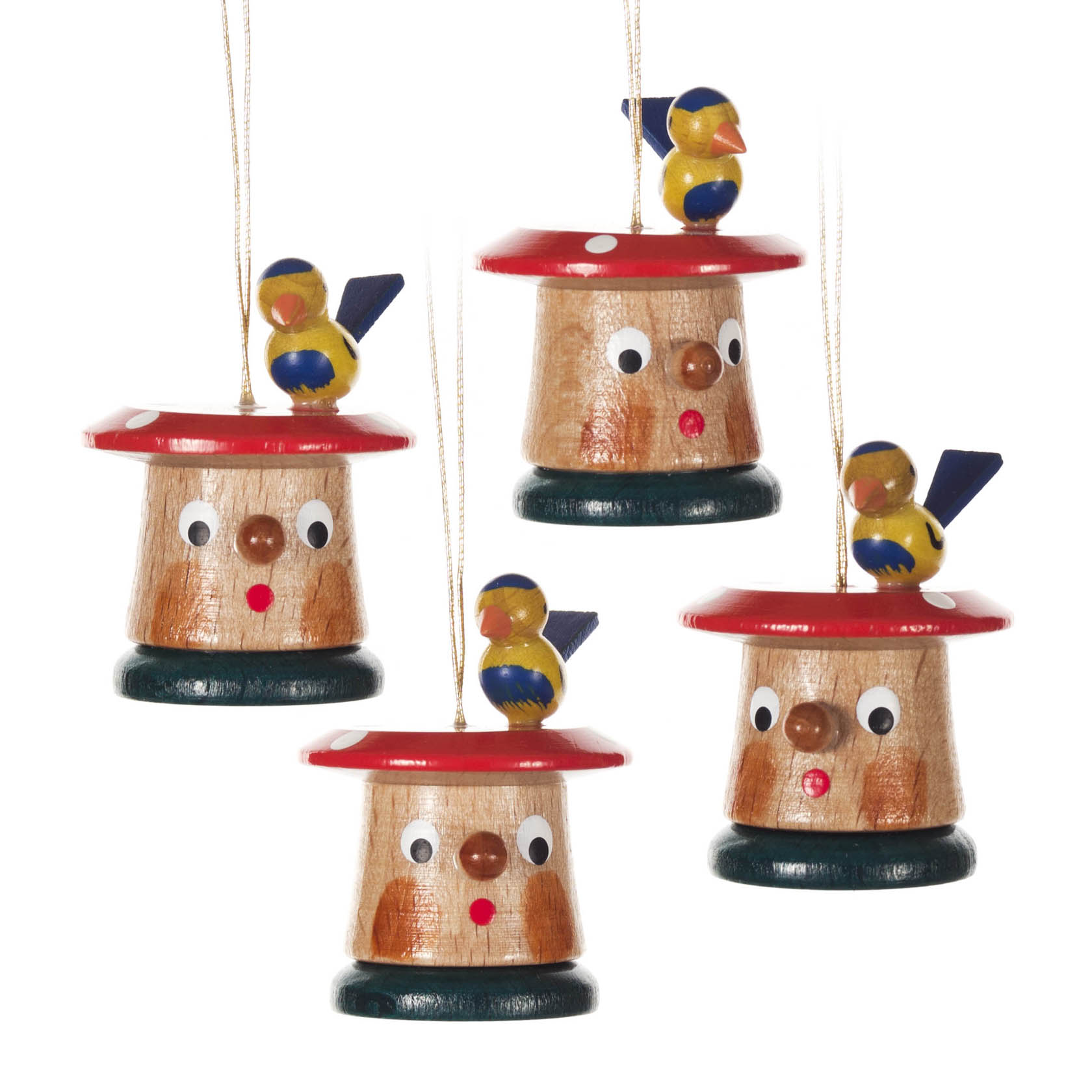 Vier hölzerne Ornamente in Form von Pilzen mit roten Kappen, verziert mit kleinen, farbenfrohen Vögeln an der Seite. im Dregeno Online Shop günstig kaufen