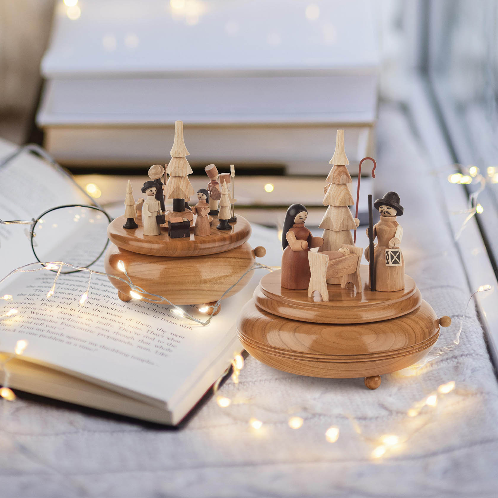 Spieldose mit Krippefiguren, natur Melodie:"Am Weihnachtsbaume"