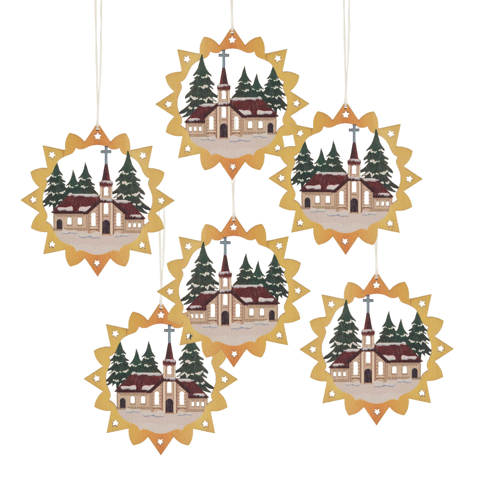 Sechs bunte Anhänger in Form einer Bergkirche, umgeben von Tannenbäumen und einem zahnförmigen Rand. im Dregeno Online Shop günstig kaufen