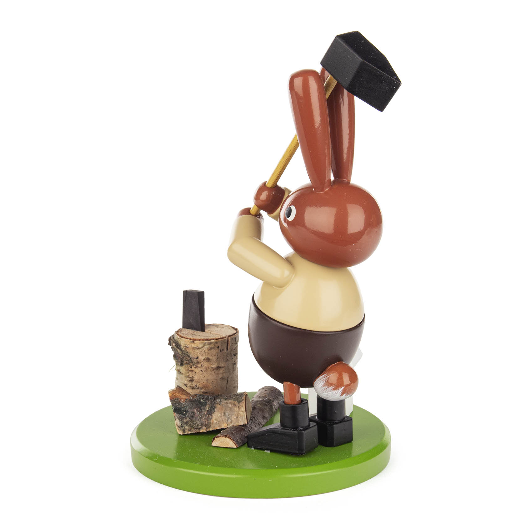 Hase beim Holzspalten