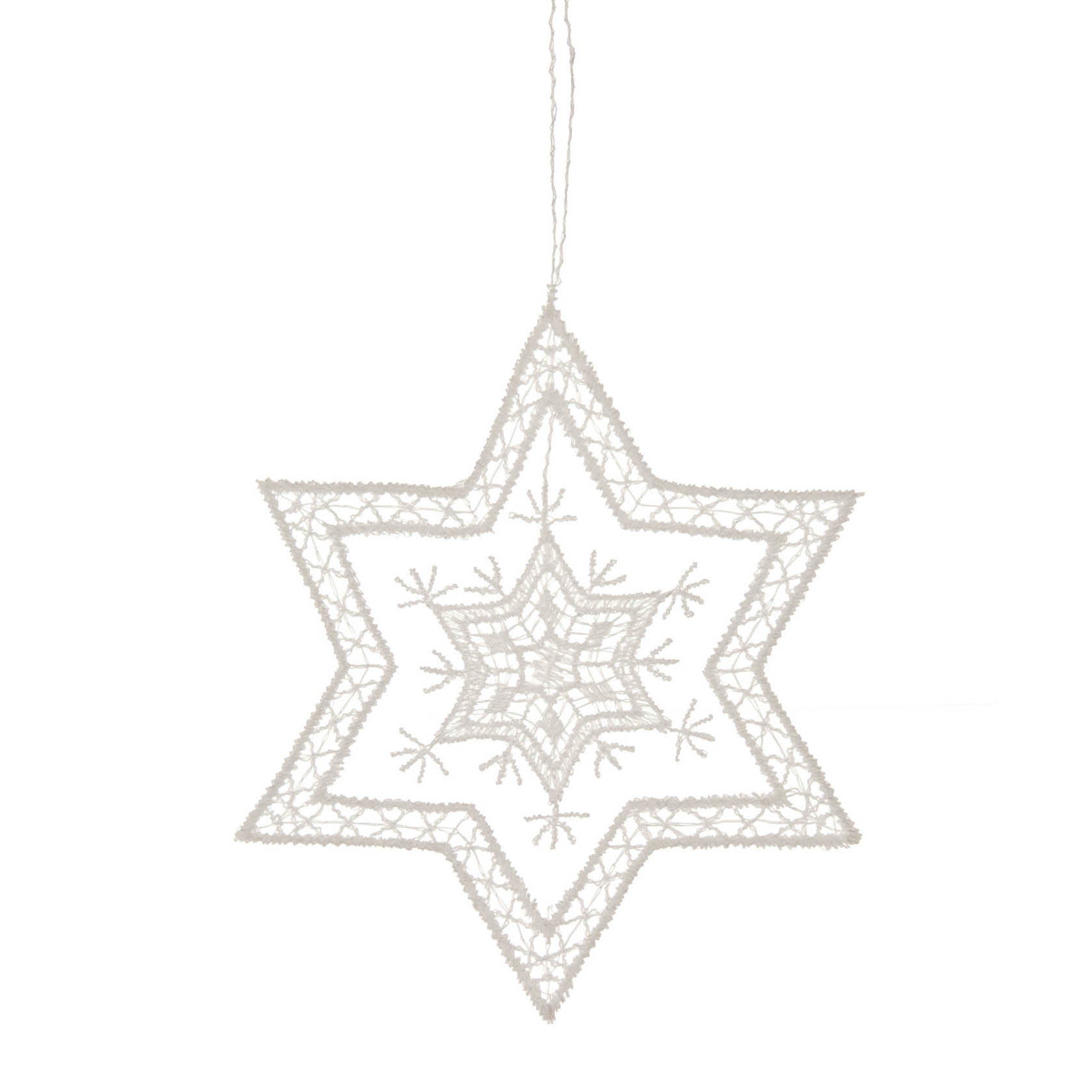 Ein fein gearbeiteter, weißer Weihnachtsstern aus Plauener Spitze, der an einem Faden hängt. im Dregeno Online Shop günstig kaufen