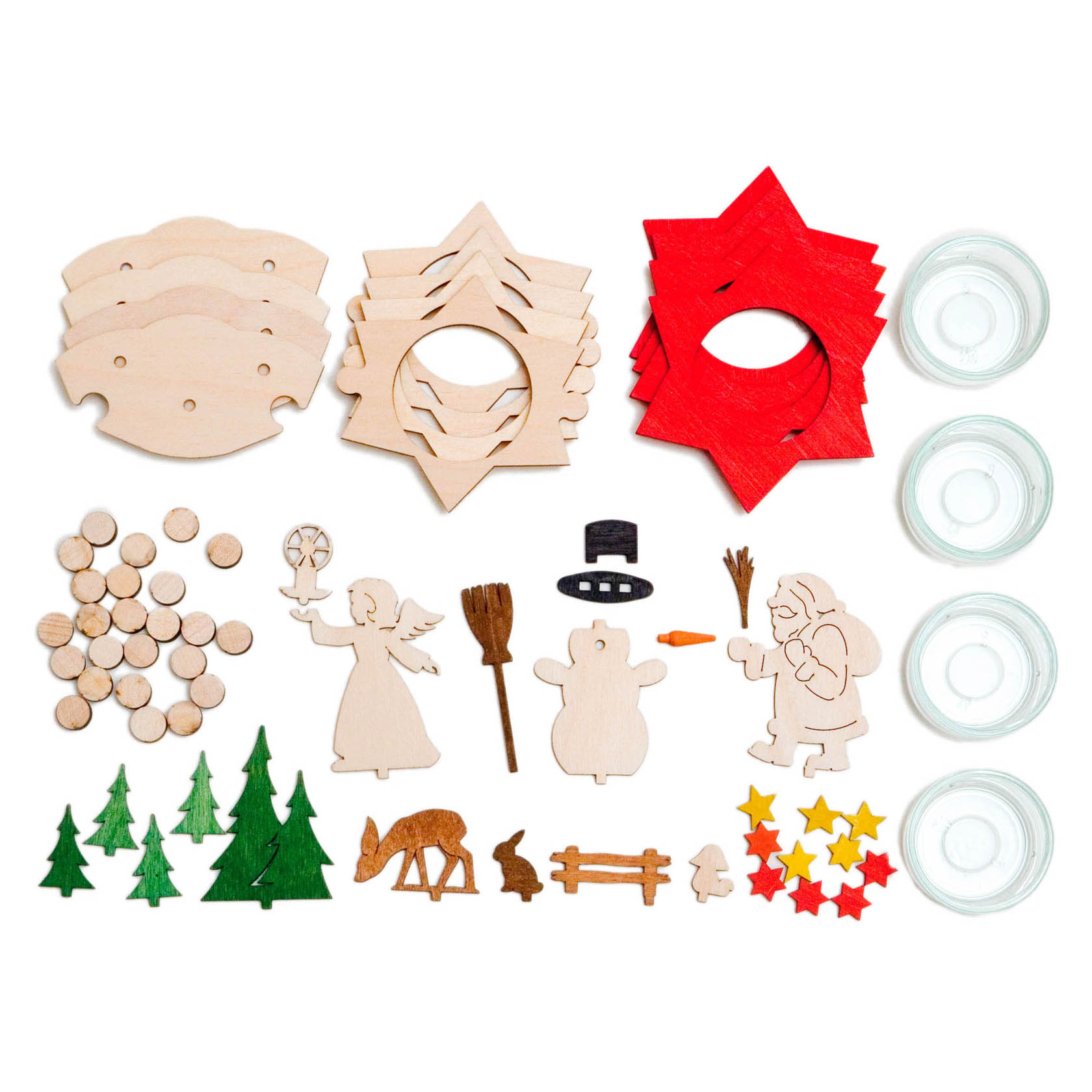 Bastelset für einen Adventskranz, bestehend aus Holzfiguren wie Engel, Schneemann und Weihnachtsmann, Holzsternen in rot, Teelichthalter und Baumfiguren.