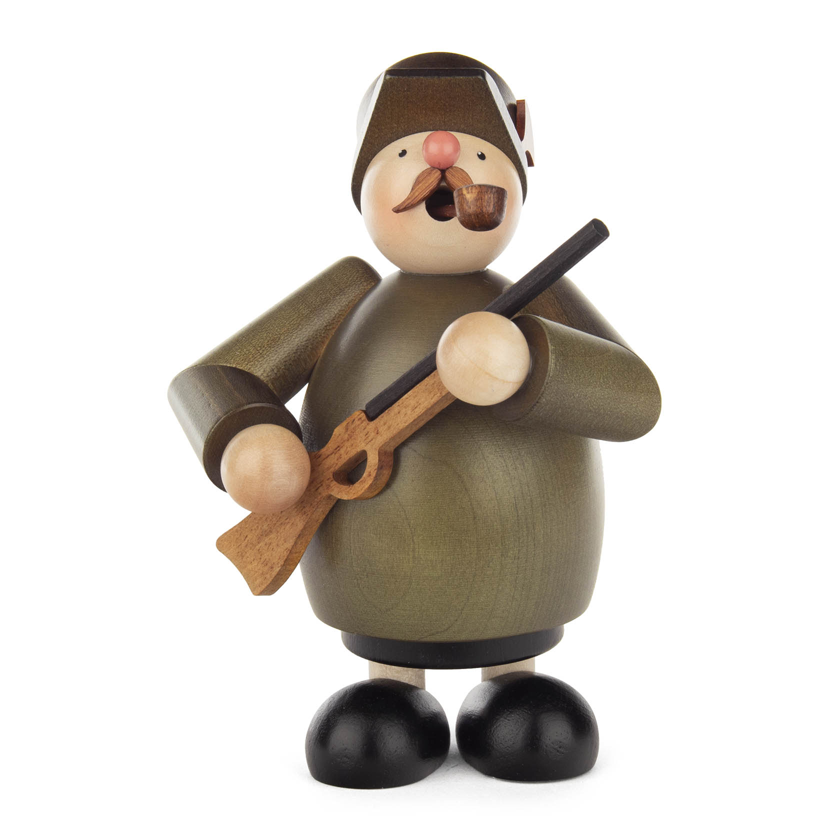Räuchermann in Form eines Jägers mit brauner Pfeife, grüner Jacke, Gewehr in der rechten Hand und roter Nase. Figur steht auf schwarzen Stiefeln.