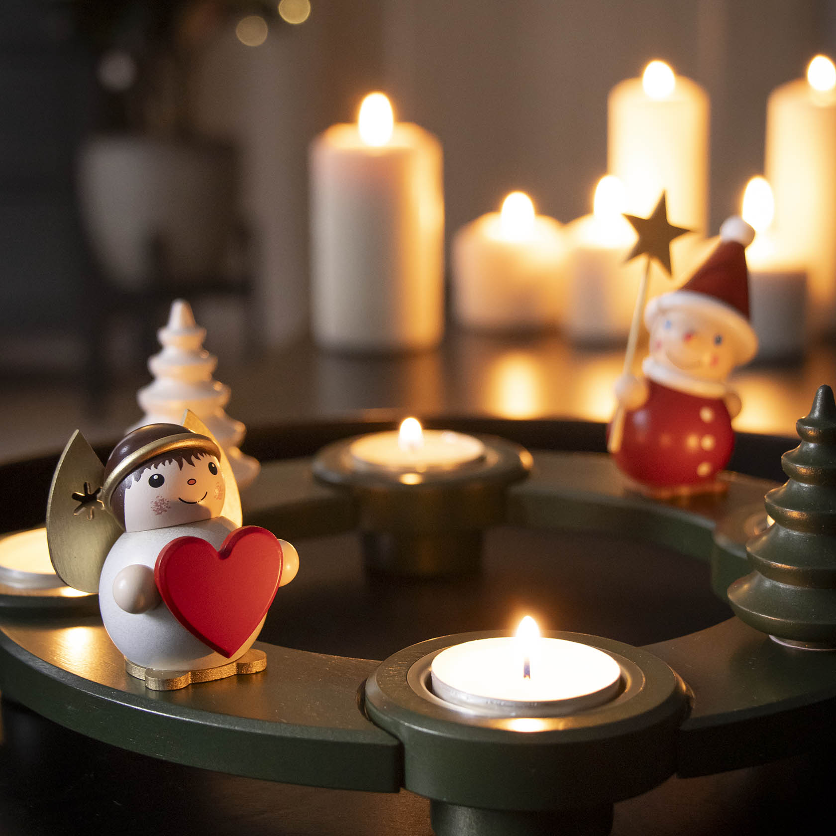 Wichtel mit Geschenk farbig, Bestückung für Vario-Leuchter