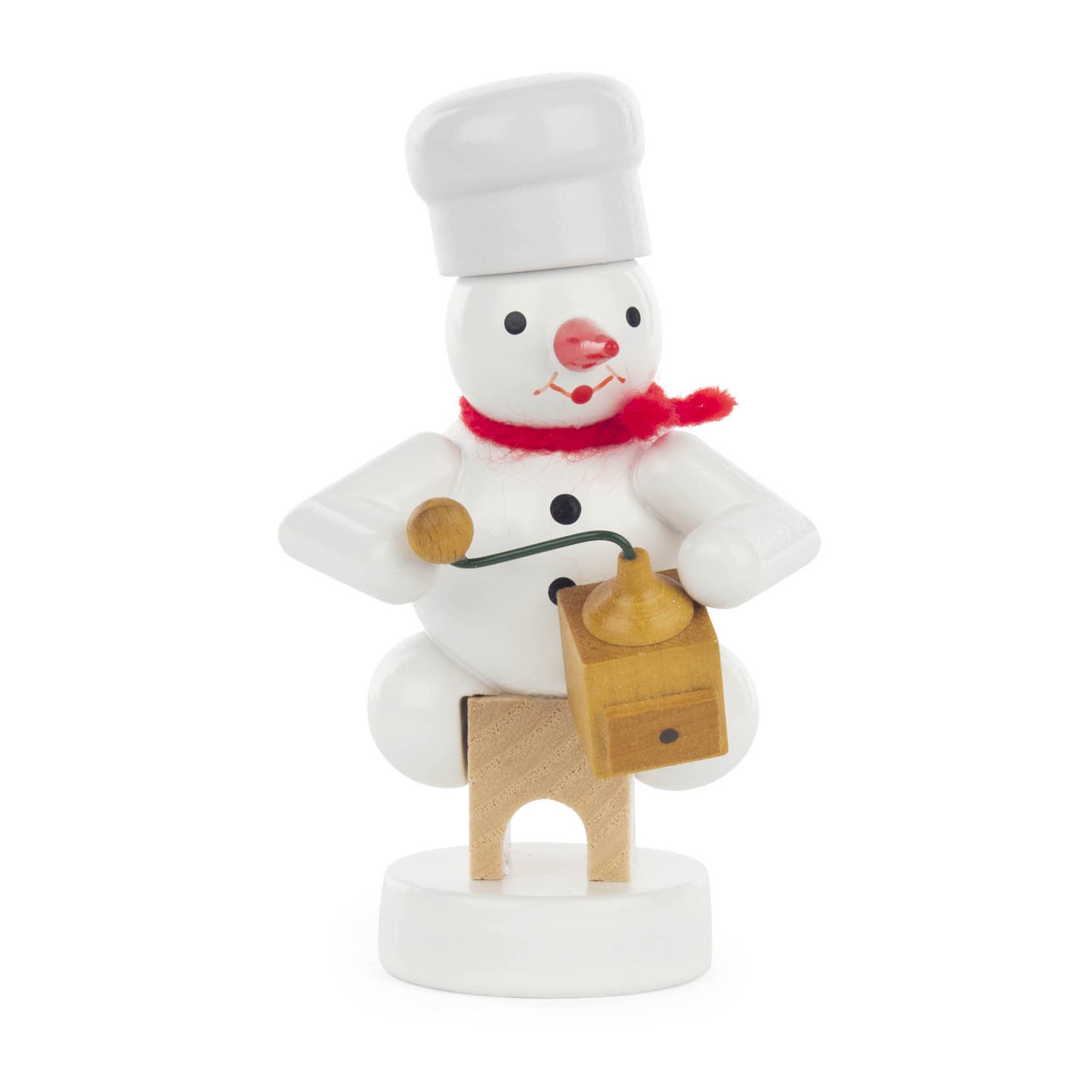 Holzfigur eines Schneemanns als Bäcker, mit einer traditionellen Bäckermütze, einem roten Schal und einer hölzernen Kaffeemühle.