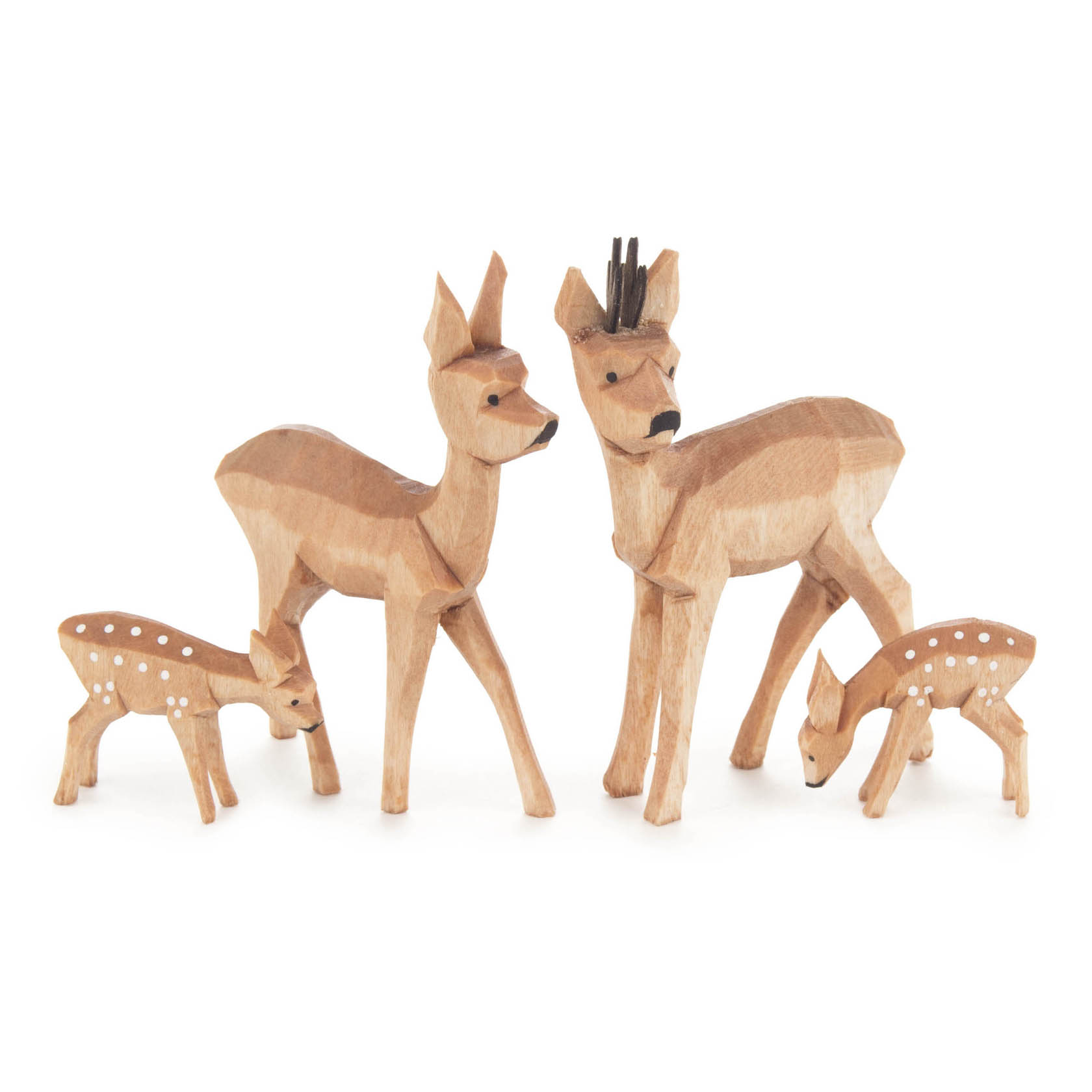 Two carved wooden deer figurines stand with two smaller fawns, all detailed with distinct wood textures and small painted spots. im Dregeno Online Shop günstig kaufen