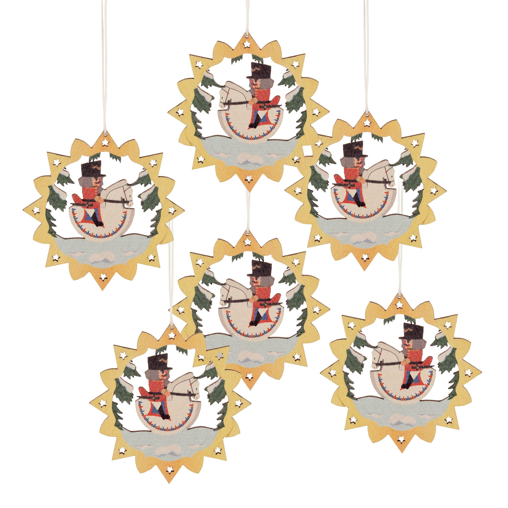 Sechs bunte, runde Anhänger mit dem Motiv eines Reiters auf einem Schaukelpferd, umgeben von einem goldenen, sternförmigen Rand. im Dregeno Online Shop günstig kaufen