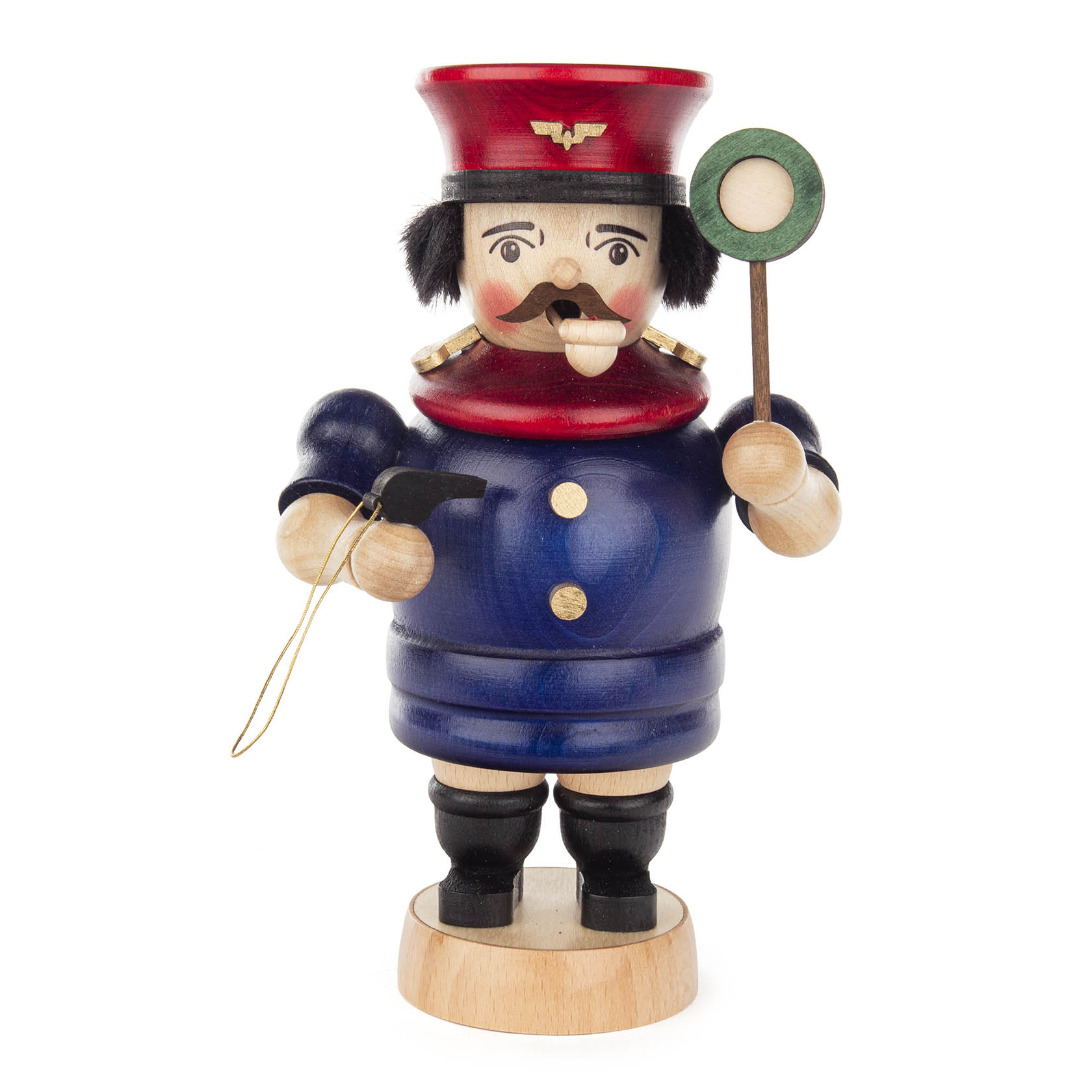 Holzfigur eines Eisenbahners mit Schnurrbart in traditioneller Uniform, roter Mütze und blauer Kleidung. Er hält eine Pfeife und ein grünes Signal in den Händen.
